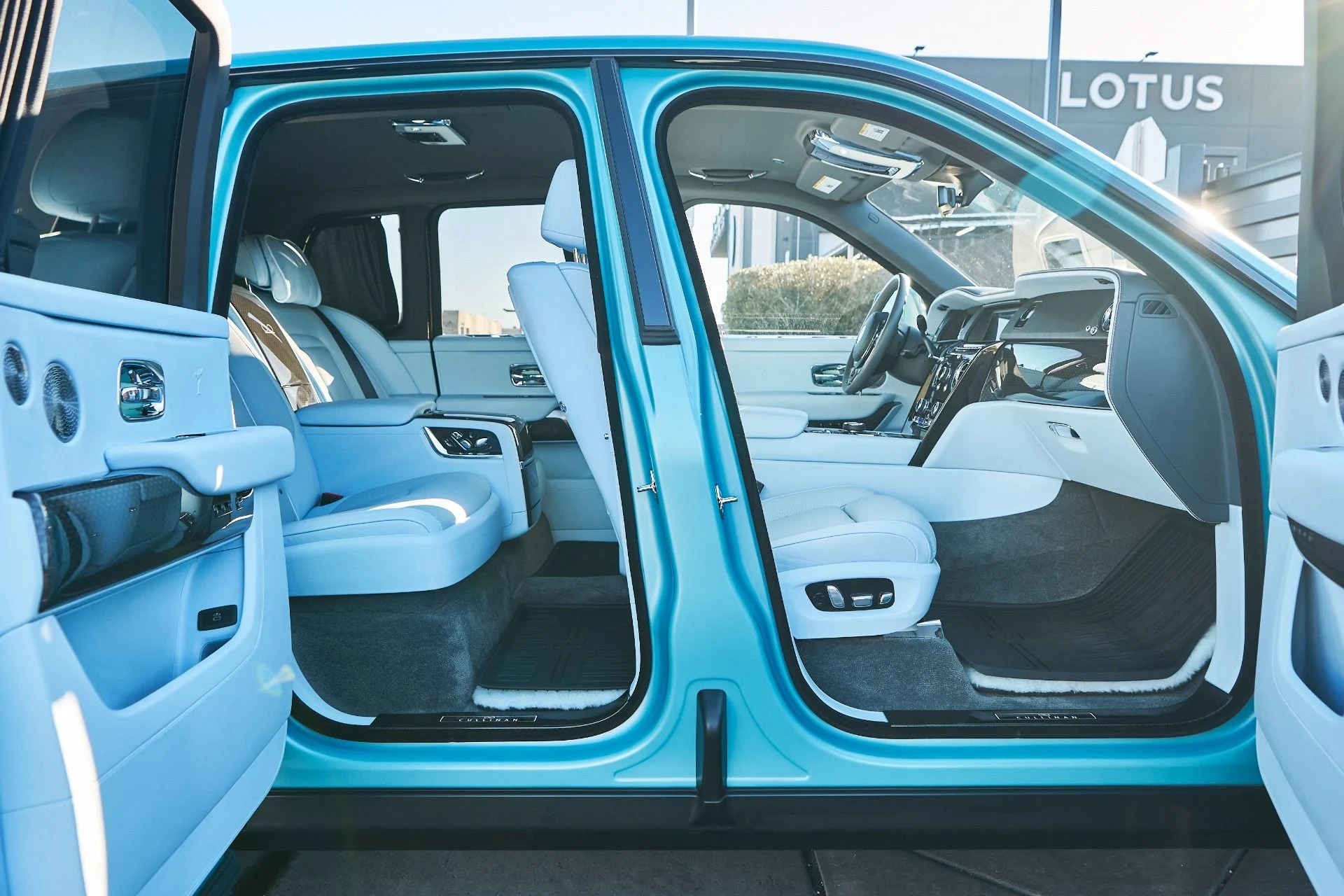 mph016_2680828003_Used_2022_Rolls_Royce_Cullinan_Black_Badge_1765410989_b4a283a80c