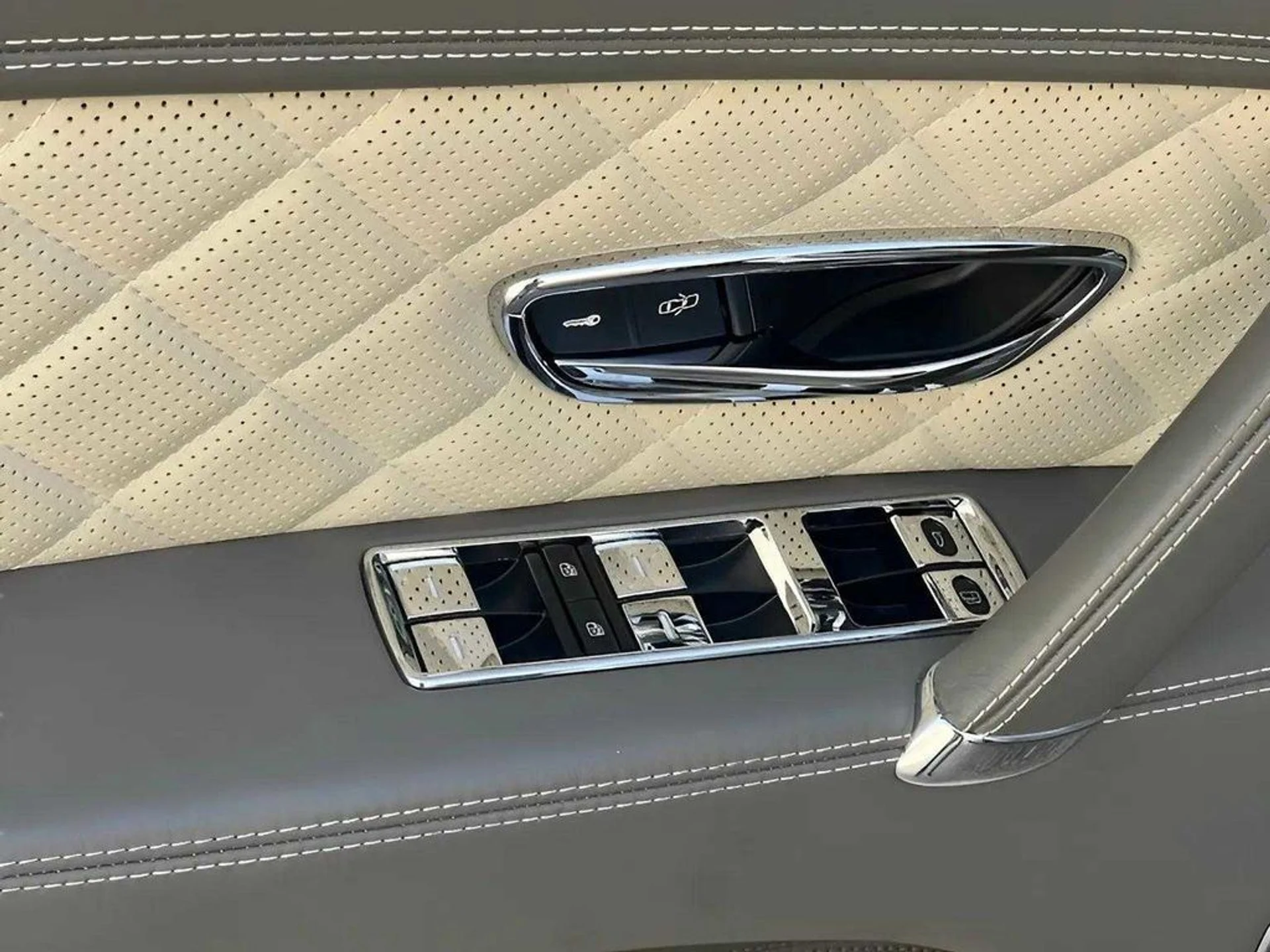 mph016_2688782597_e131940dfd7d32d951aa41f0ce7f2ec4x_116a6ad09b