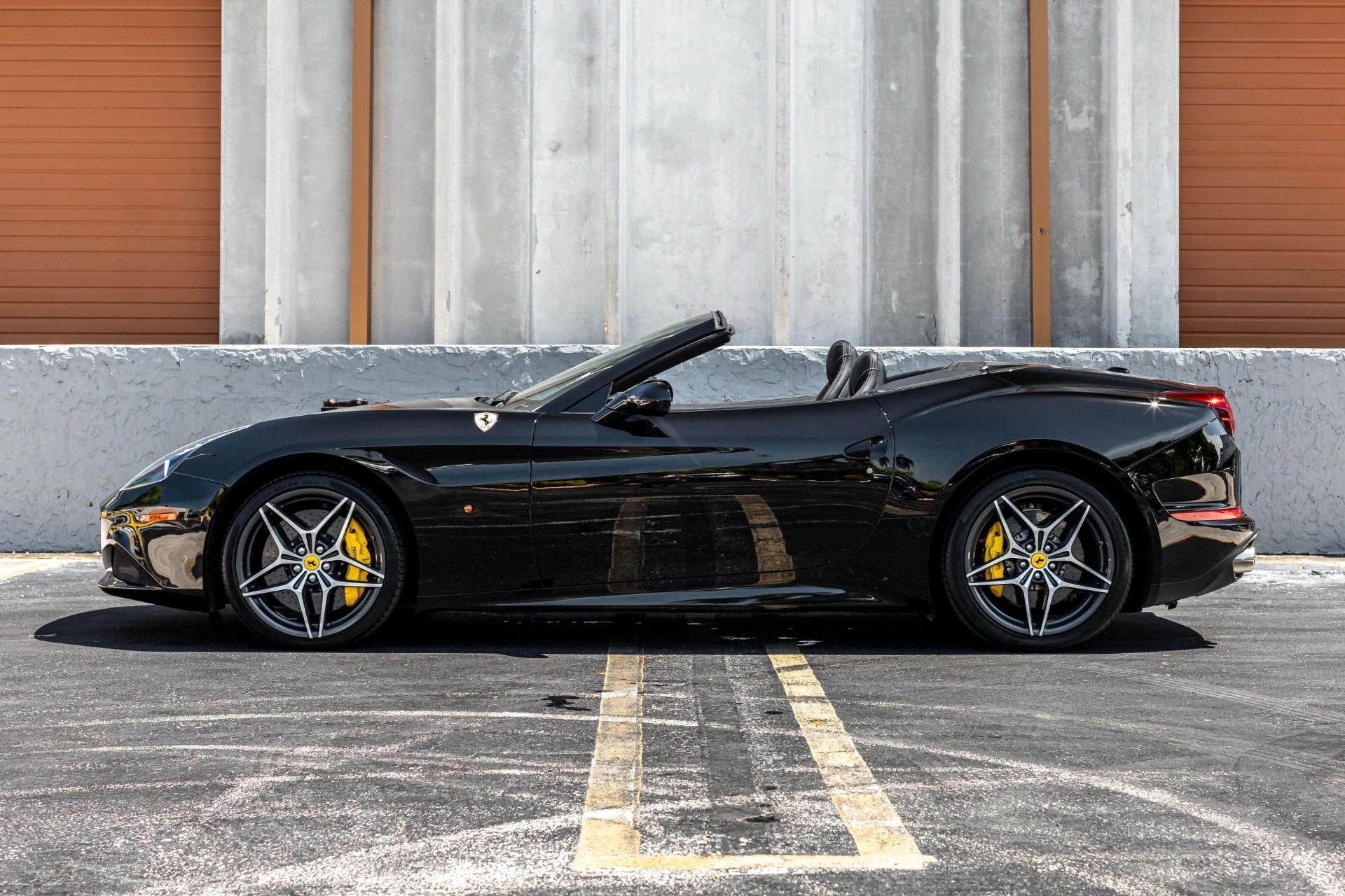 mph016_268880504_Used_2017_Ferrari_California_T_EXTREMELY_CLEAN_ALL_THE_RIGHT_OPTIONS_NO_STICKY_BUTTON_1657720579_4e43176930