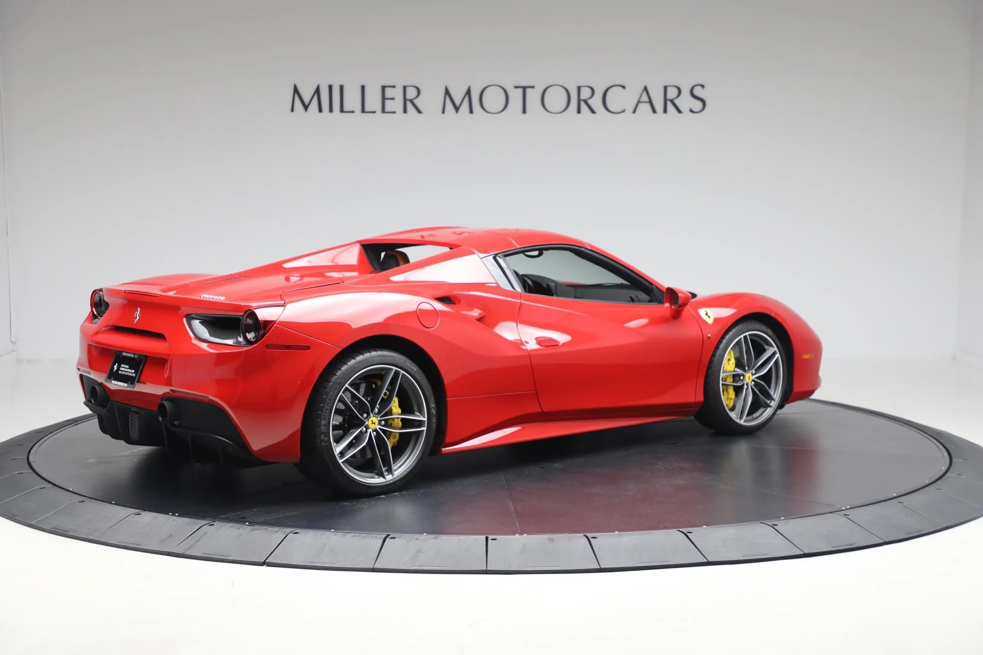 mph016_2689315444_Used_2018_Ferrari_488_Spider_3c5a8094bd