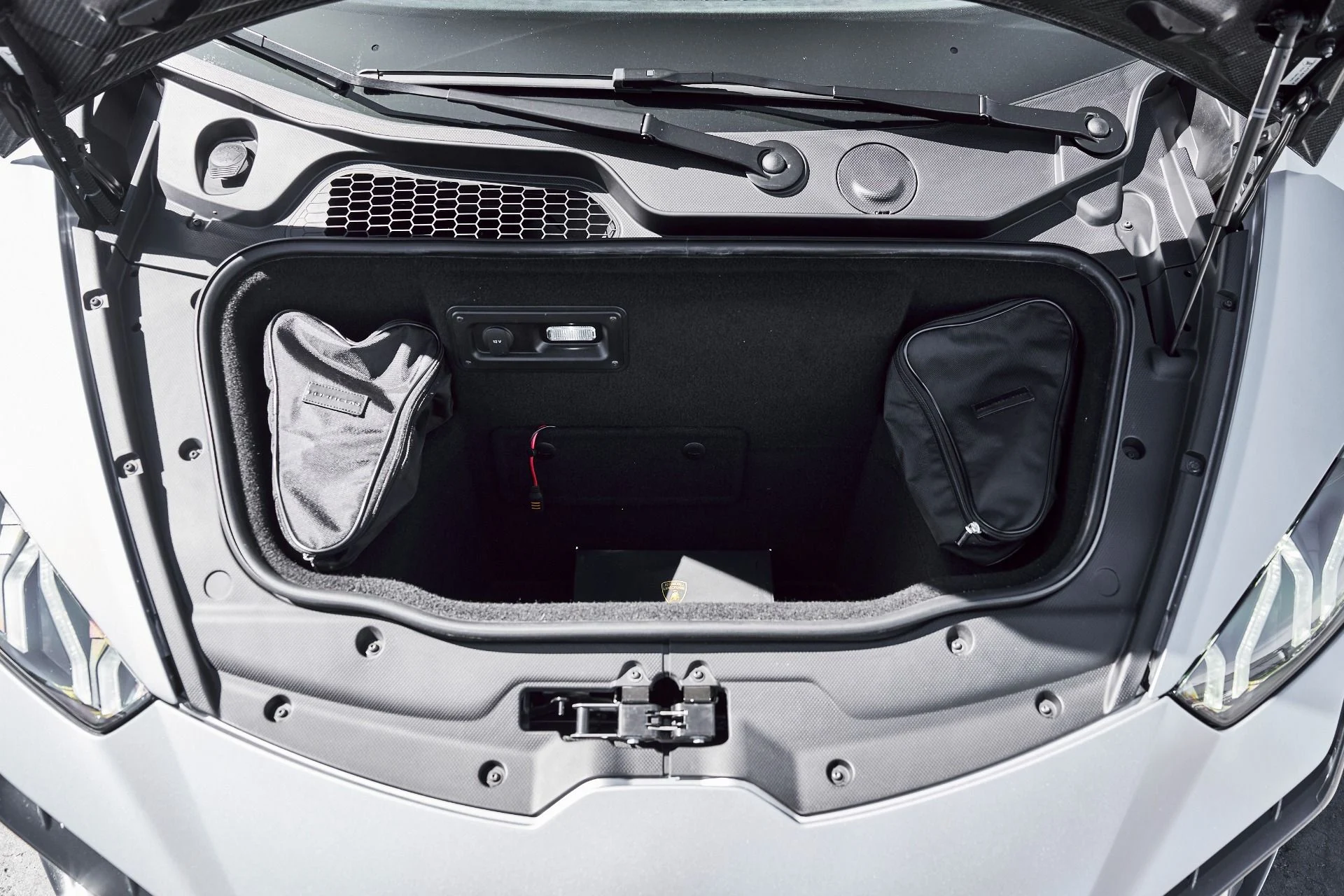 mph016_2692498888_Used_2023_Lamborghini_Huracan_Tecnica_Base_1773532107_4f27464e9b