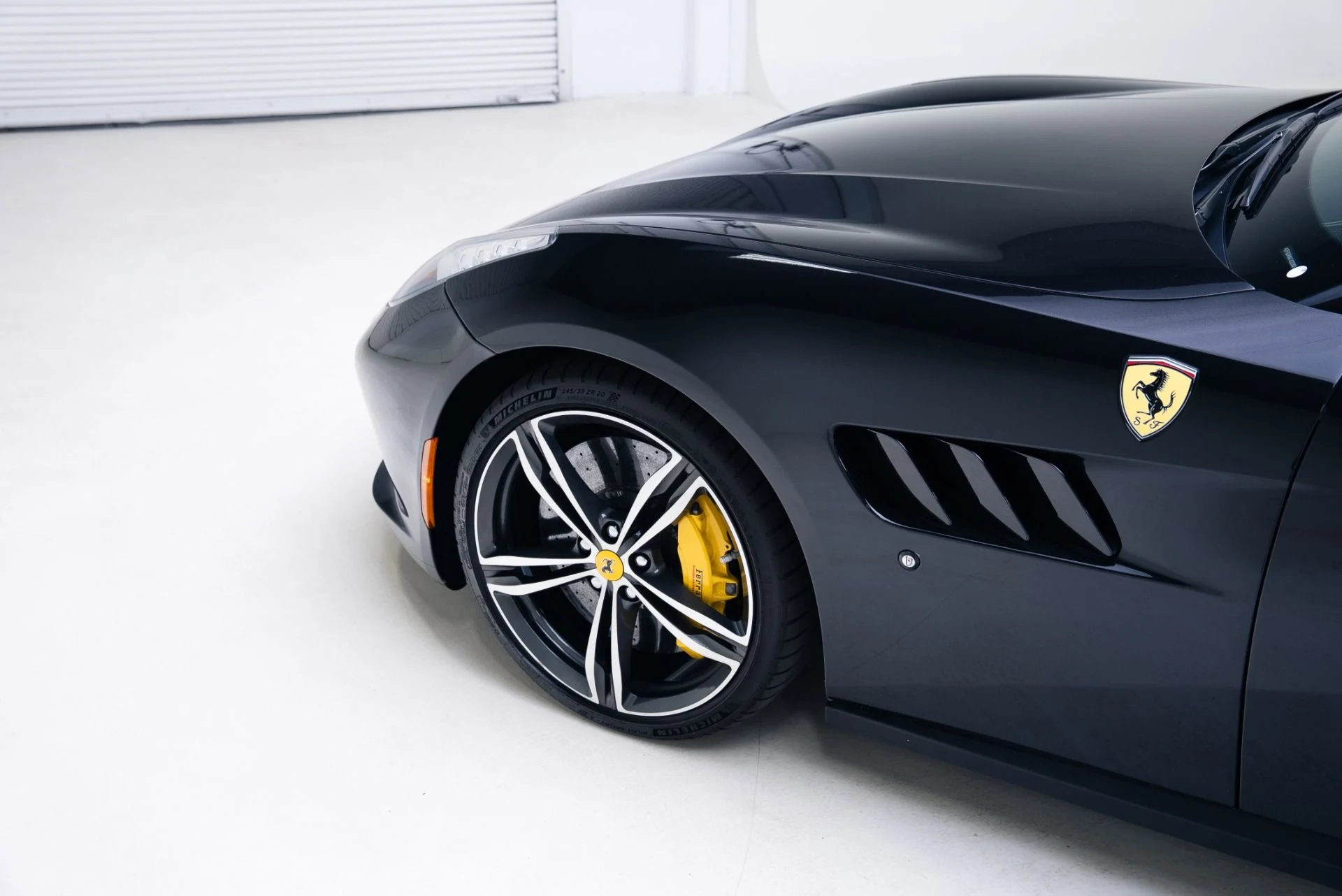 mph016_2693075688_Used_2018_Ferrari_GTC_4_Lusso_1768413919_e5d10fa244