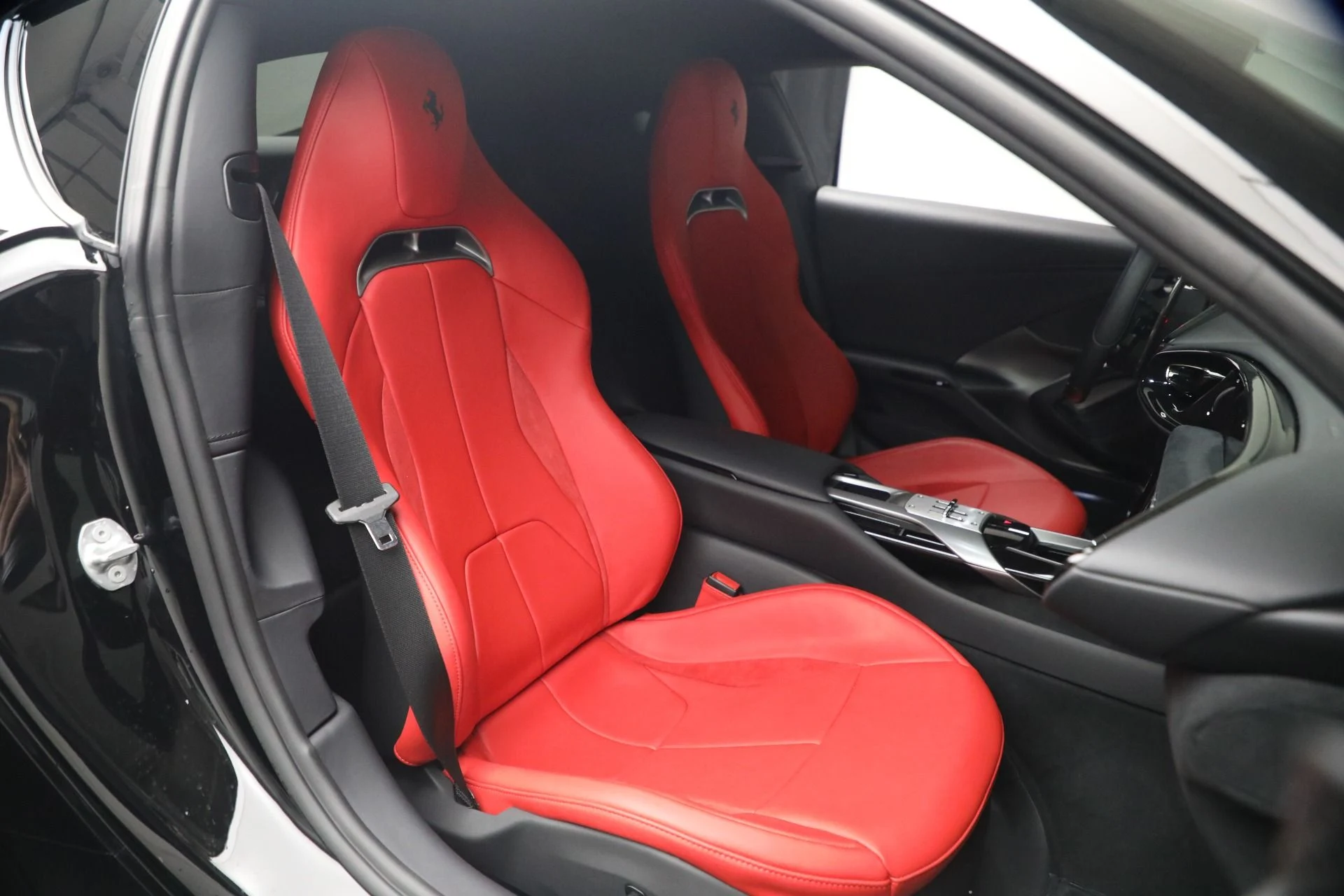 mph016_2694230932_Used_2025_Ferrari_12_Cilindri_1784639089_c9311396e0