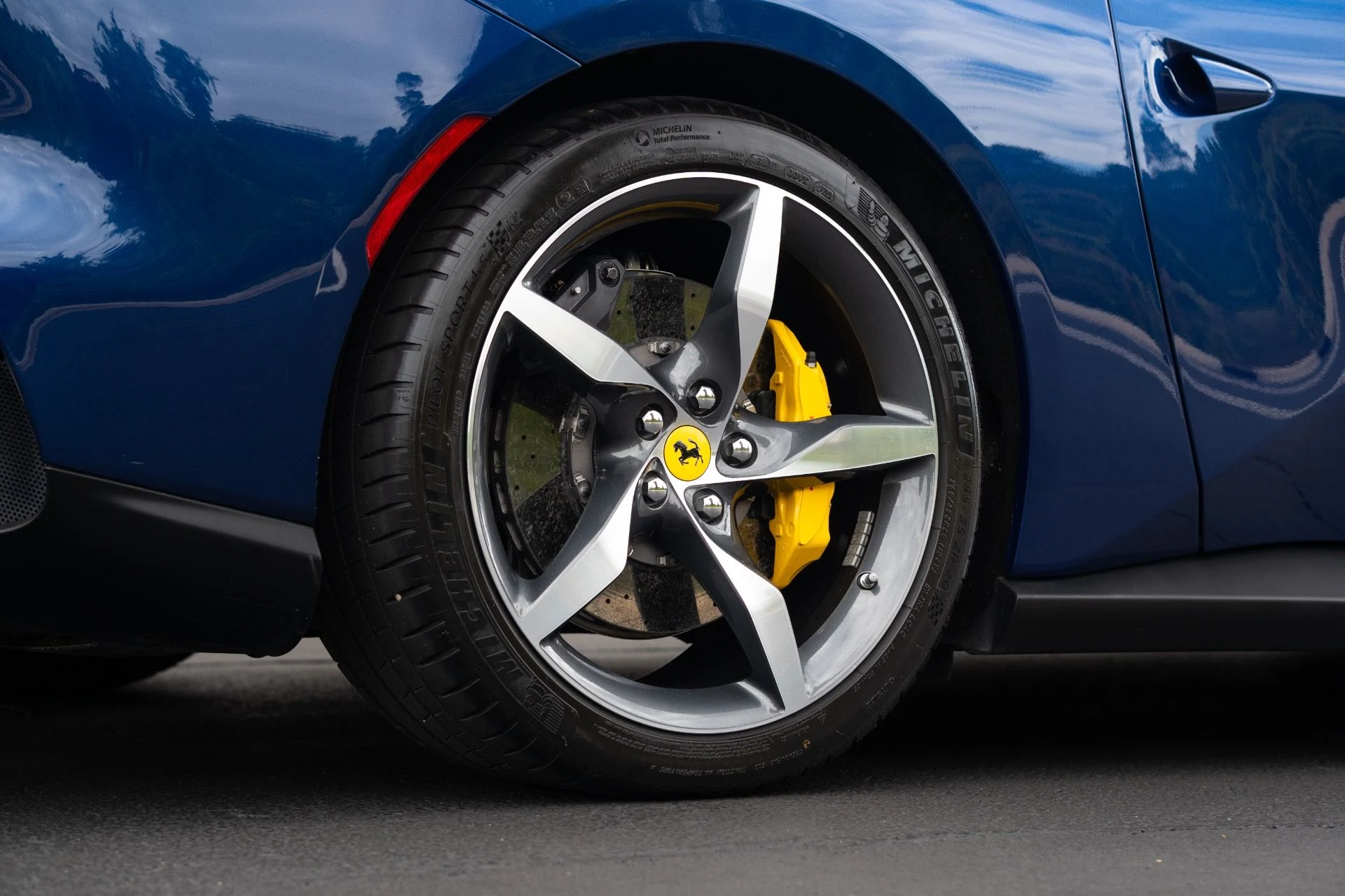 mph016_2695608595_Used_2022_Ferrari_Portofino_M_1770268435_0a24caa8d4