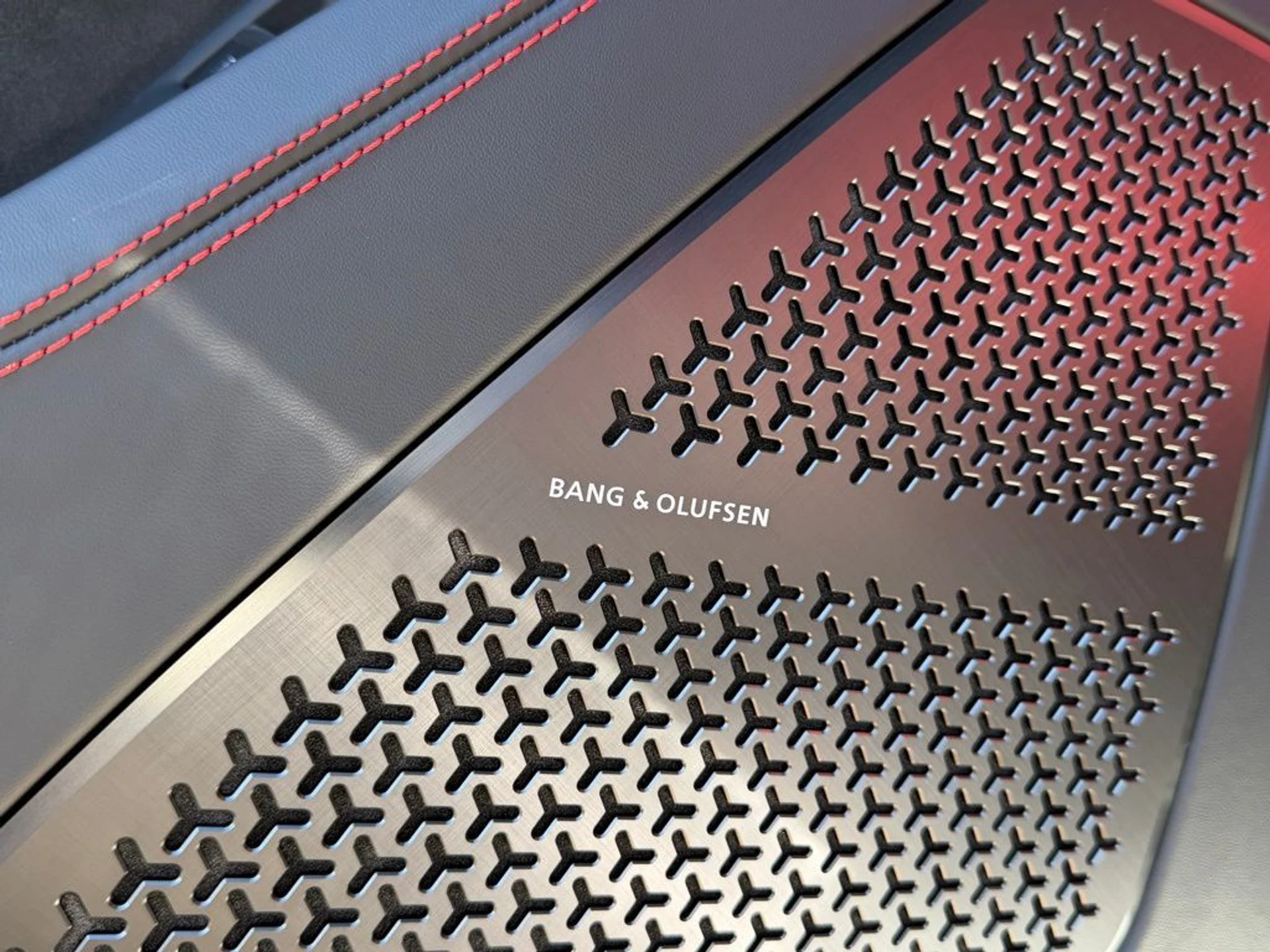 mph016_2696464162_d00a88b782a2638528f7f815fffd461bx_df68f77dab