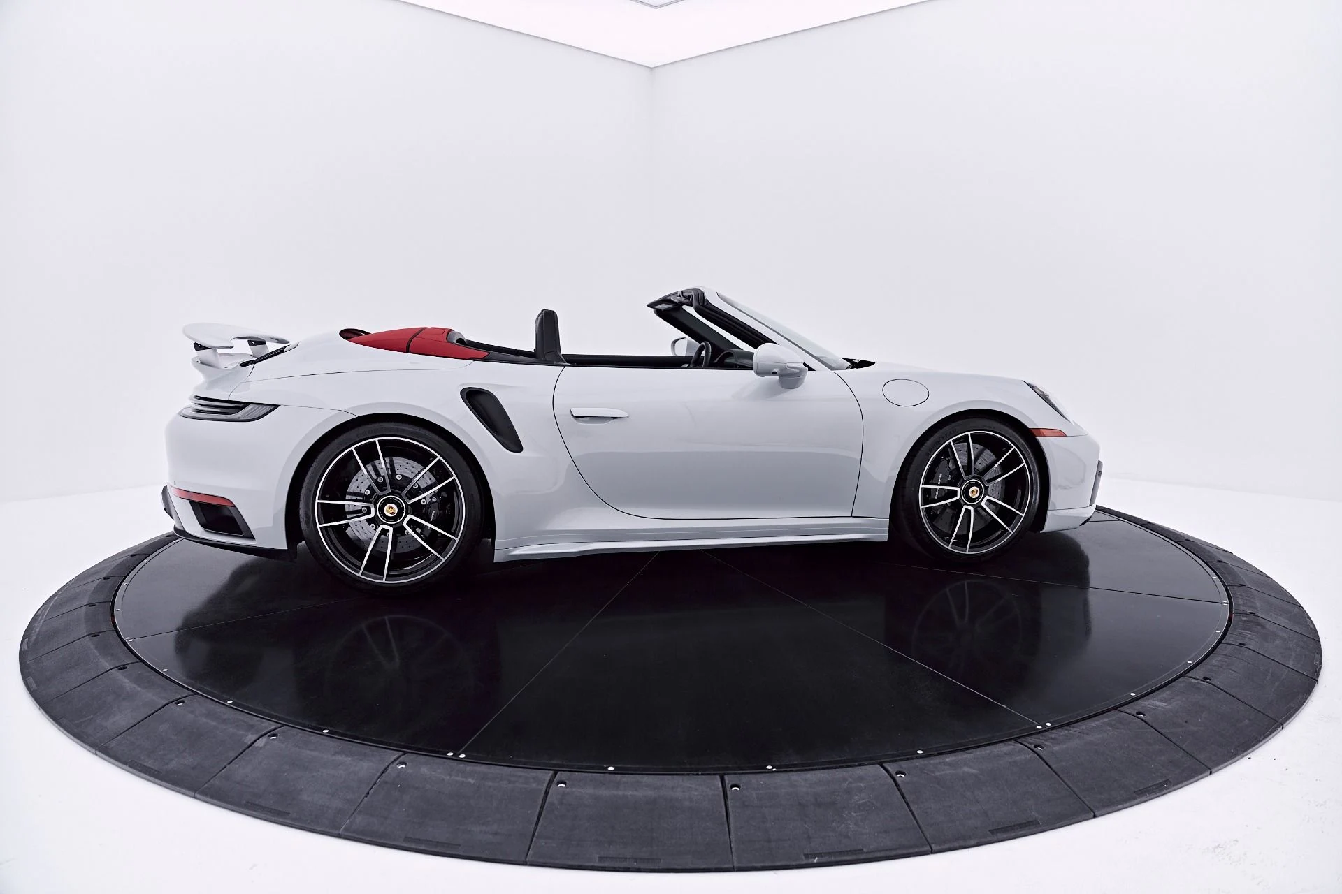 mph016_2698008055_Used_2024_Porsche_911_Turbo_S_1782870637_89c1aafbda