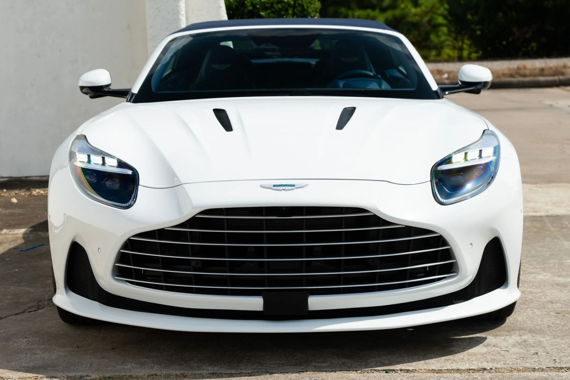 mph016_2705742595_Used_2025_Aston_Martin_DB_12_Volante_1785884214_b46970a1f0