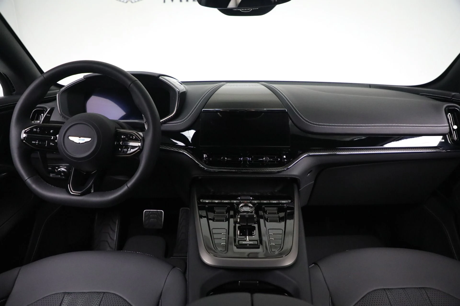 mph016_2705808700_New_2025_Aston_Martin_DBX_707_707_809751978e