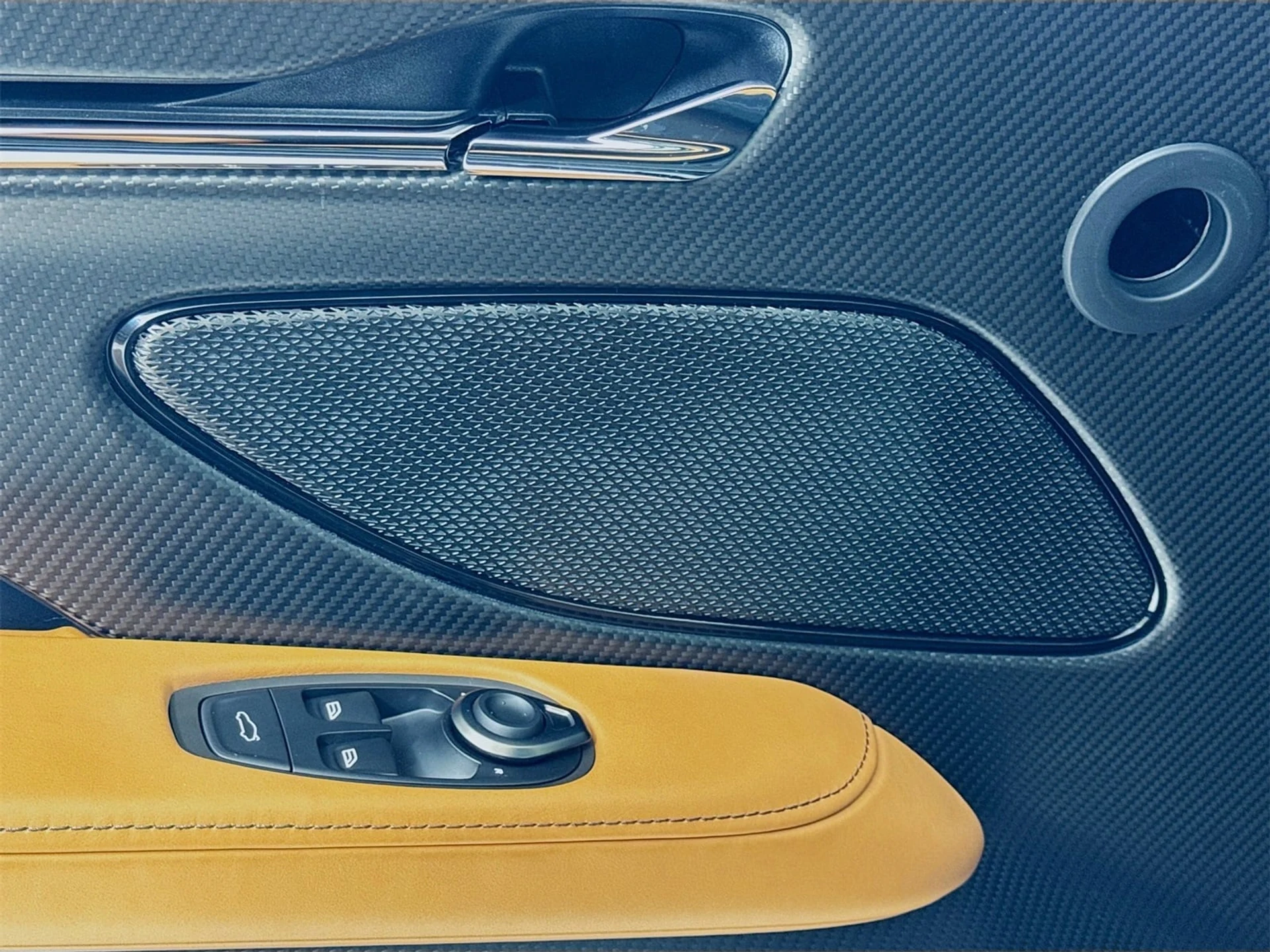 mph016_2709346091_7b2555b39930ee7048b8a92fb9064414x_90dcbbbaec