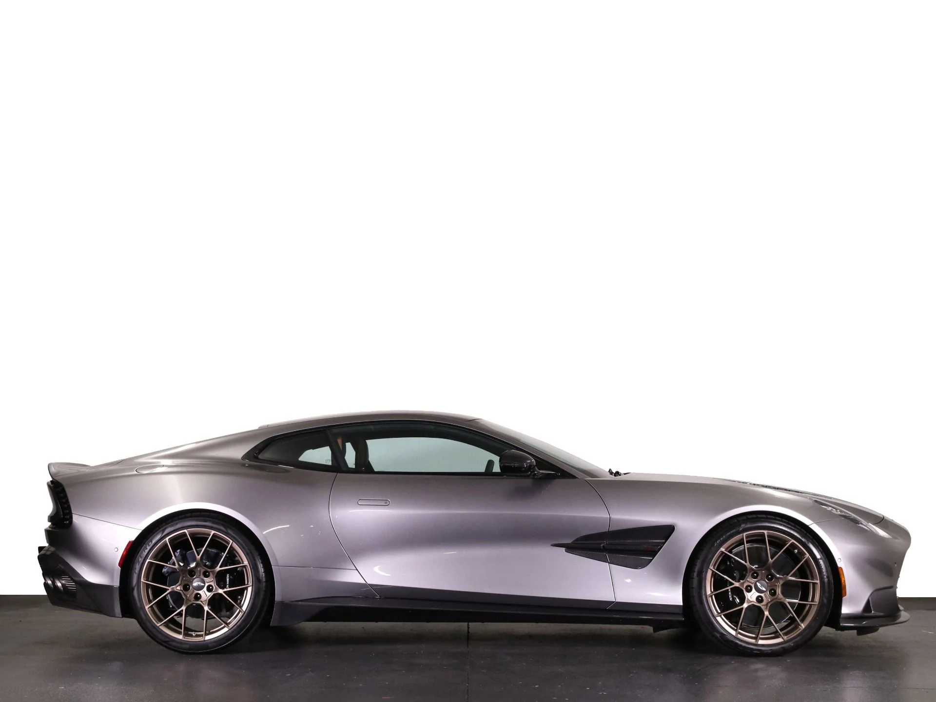 mph016_2712078208_New_2025_Aston_Martin_Vanquish_V12_1742253092_f274efdd67