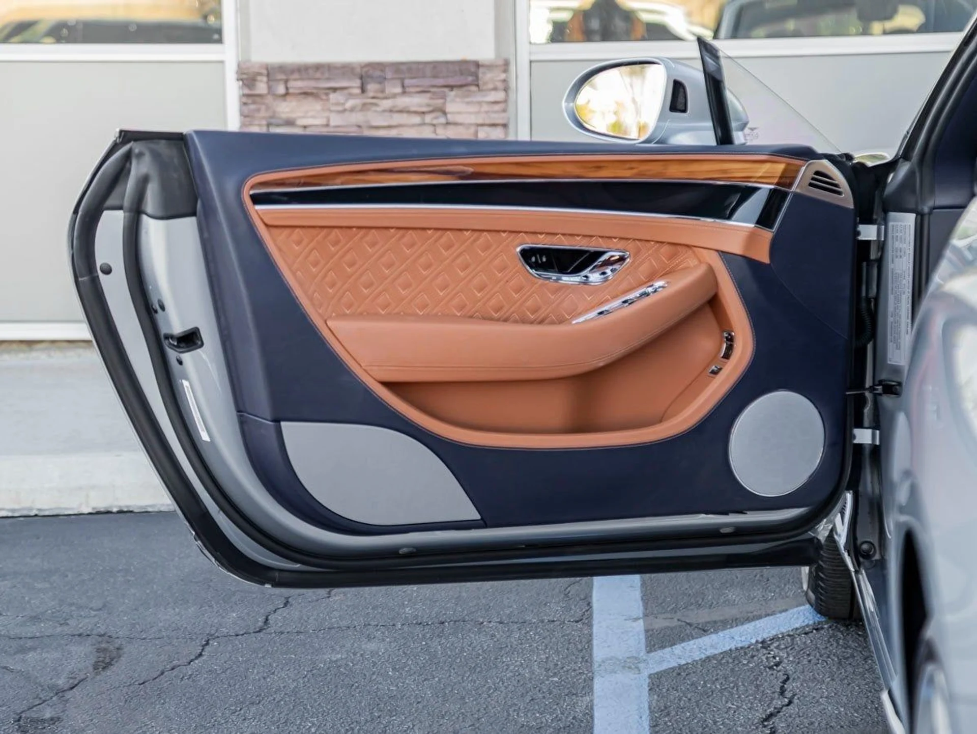 mph016_2717793132_17_2775e148f2