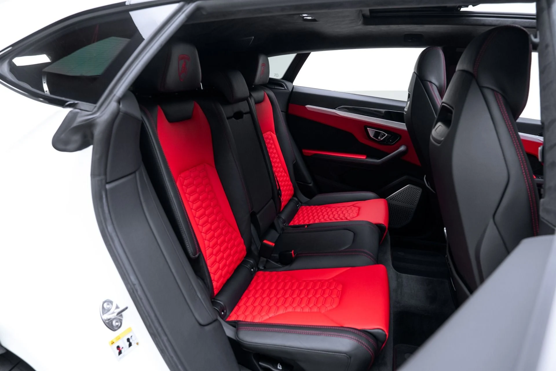 mph016_2730759970_Used_2021_Lamborghini_Urus_1775759137_c2e43db93c