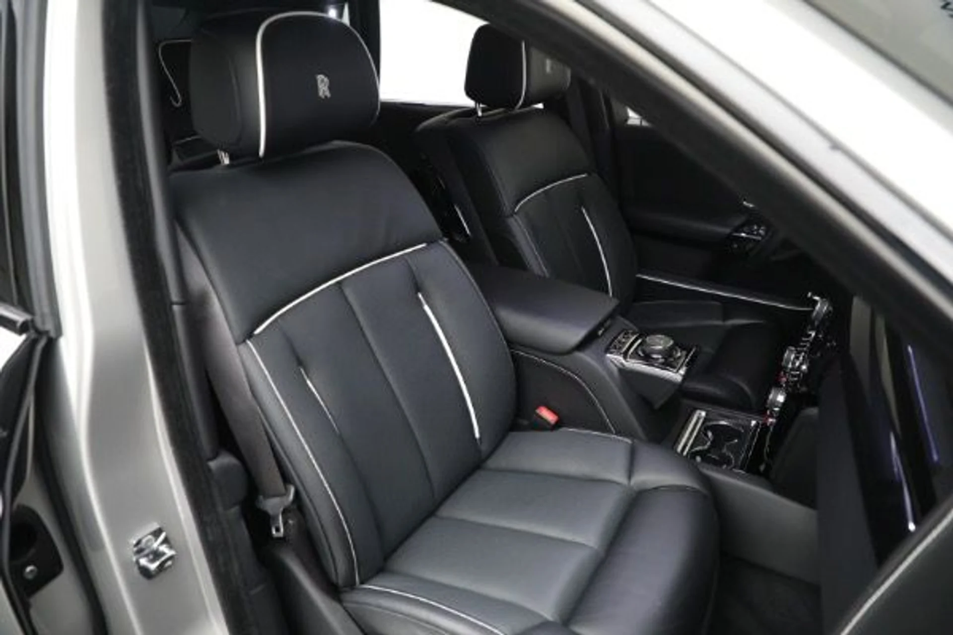 mph016_273157942_Used_2023_Rolls_Royce_Phantom_8320474c7f