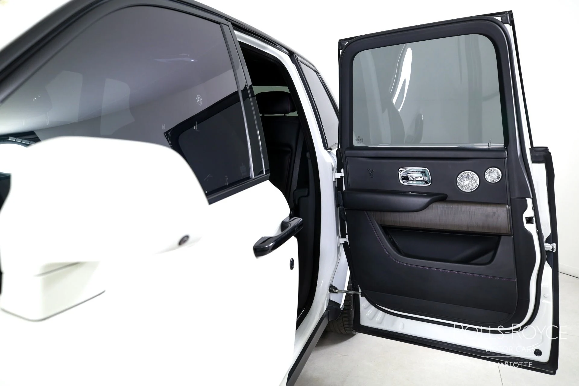 mph016_2732363771_Used_2019_Rolls_Royce_Cullinan_1771361502_6d5eaf24ee