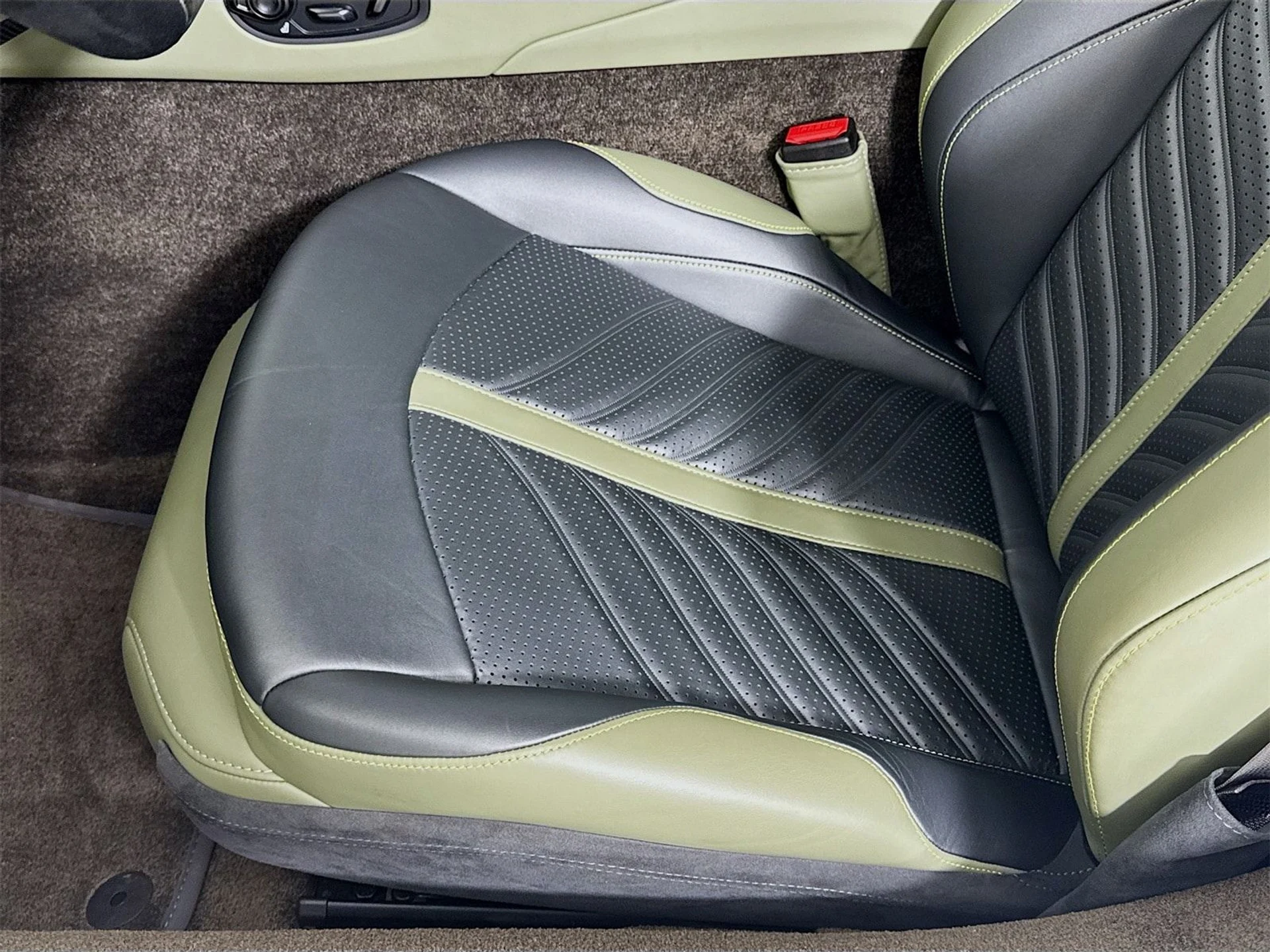 mph016_2734027774_8d0f08150a9c45dfe83b9bd41faa8916x_279db239c4