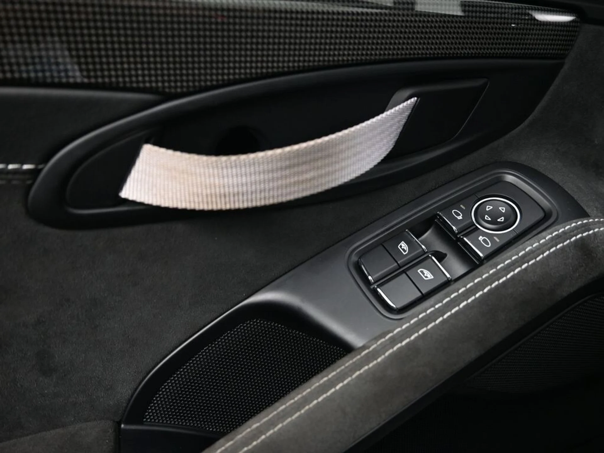 mph016_2746183804_8e3504e8b2492ee652b450ed5767a156x_f9ced4b57d