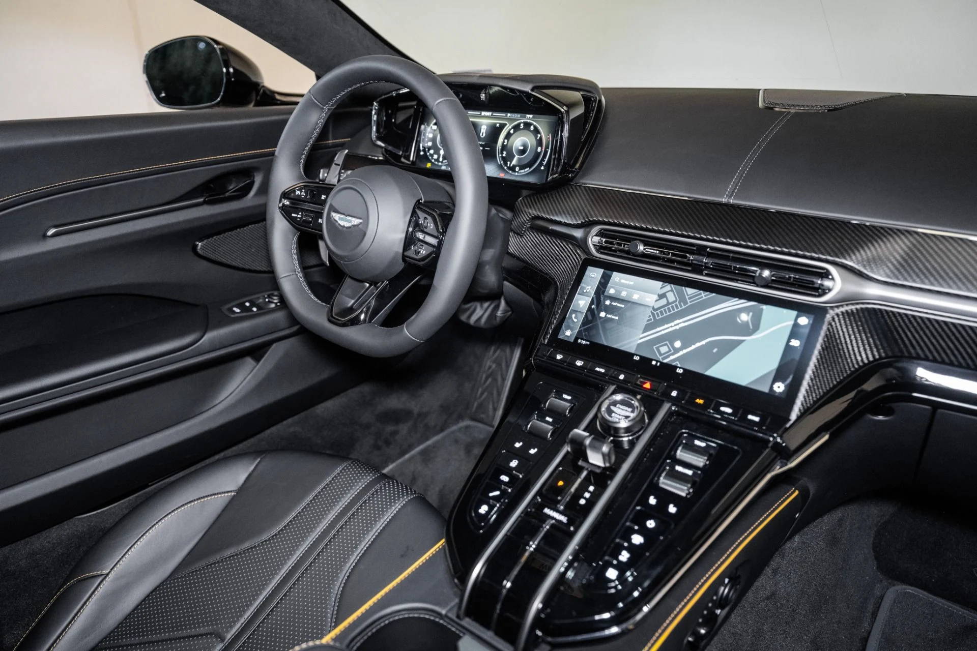 mph016_2746921783_New_2026_ASTON_MARTIN_VANTAGE_1759283584_2e45b08d63