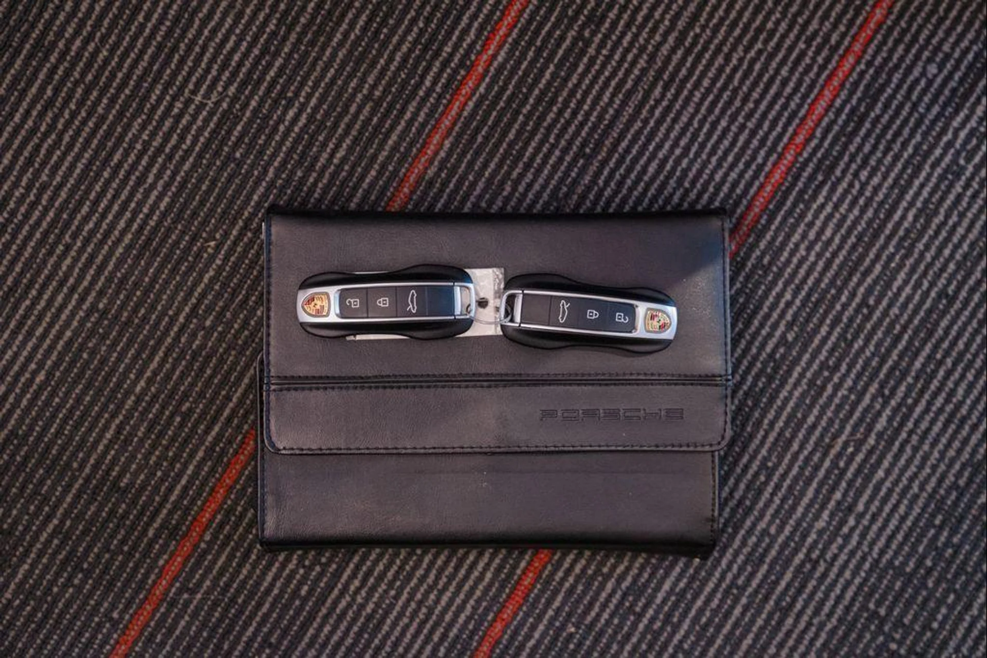 mph016_2750225336_j_Ggrz_Azuk4xzl4p3b_B7qpf8_AV_3_U_a5d2d6432f