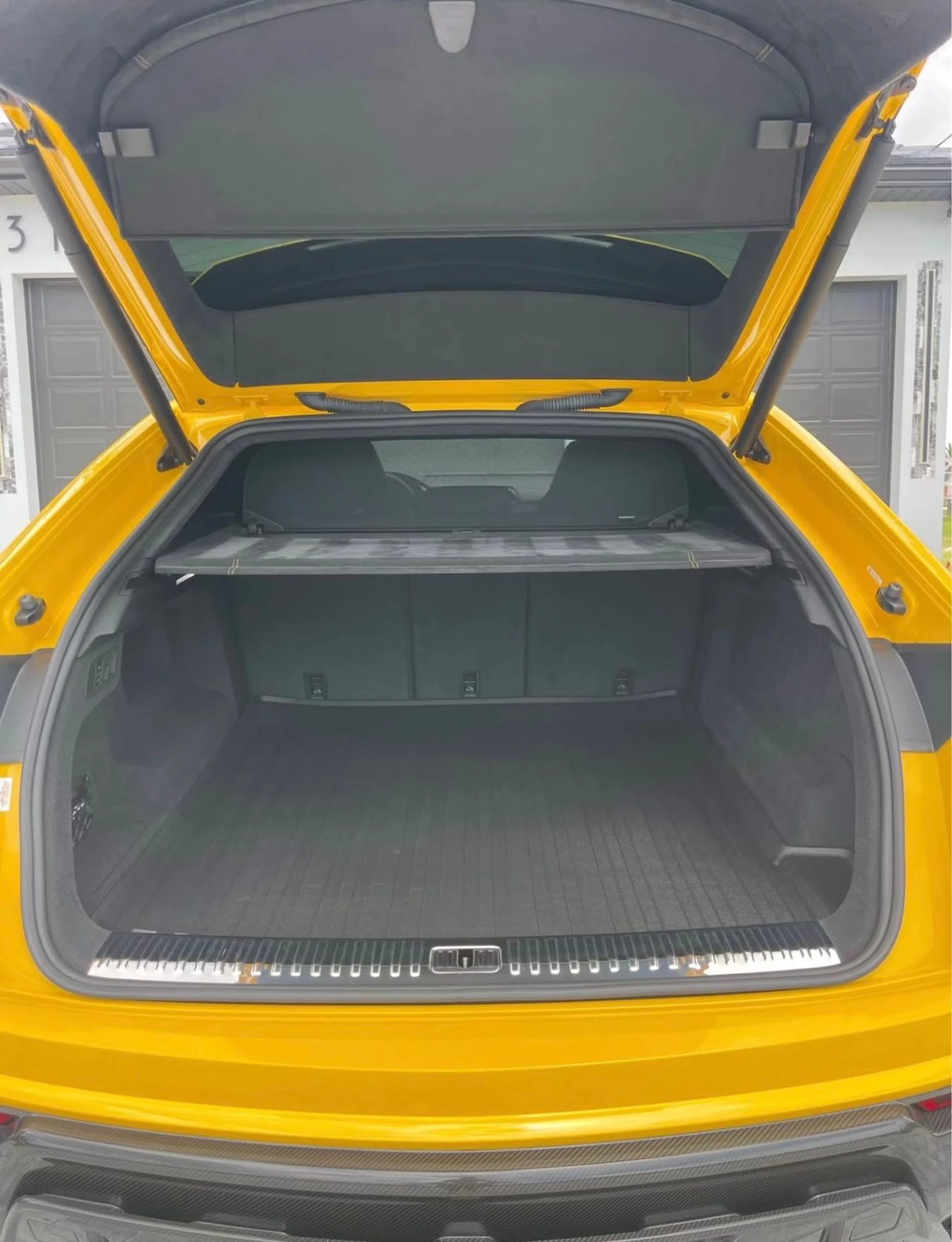 mph016_2756526352_Used_2020_Lamborghini_Urus_1754064720_c0f4d85d50