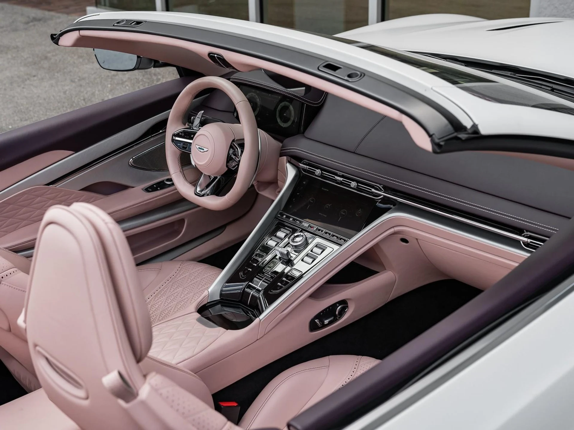 mph016_2761884326_Used_2025_Aston_Martin_DB_12_1761167142_b23568871b