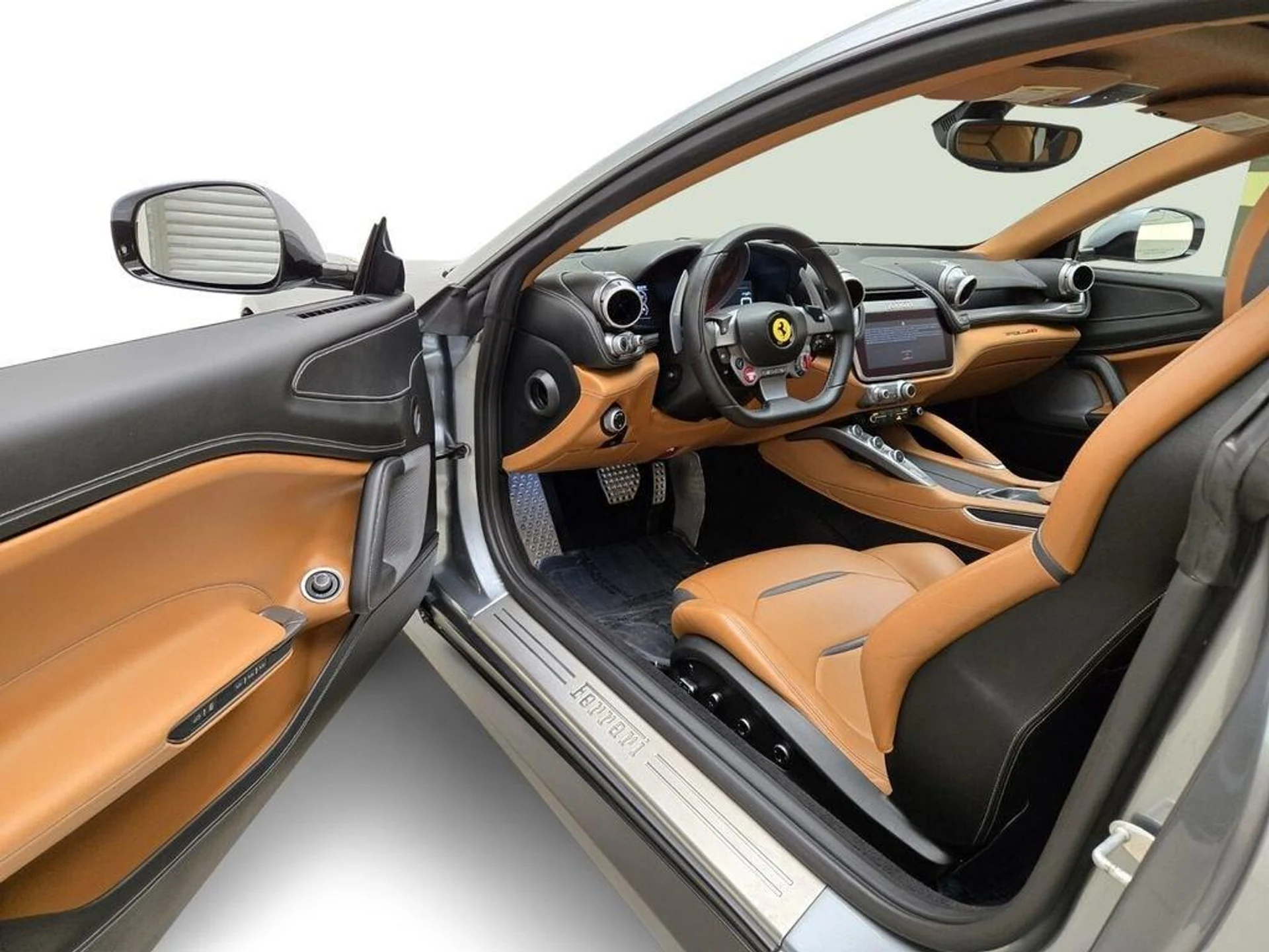 mph016_2774529522_Used_2017_Ferrari_GTC_4_Lusso_V12_1783509843_dd10230af9
