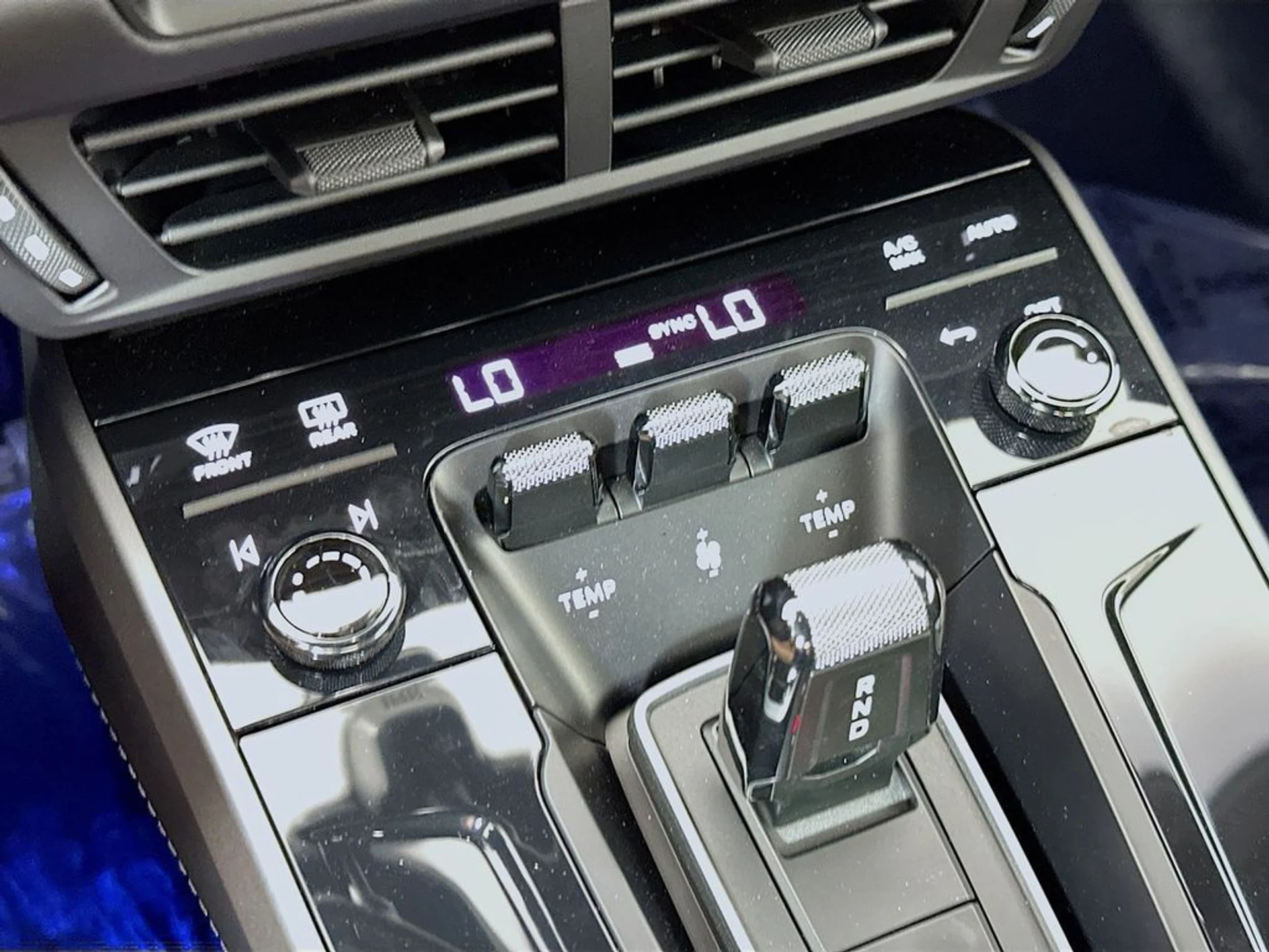 mph016_2779066787_4364a56d80a9ebd4fac31ae7192d8ffbx_70d2d5a015