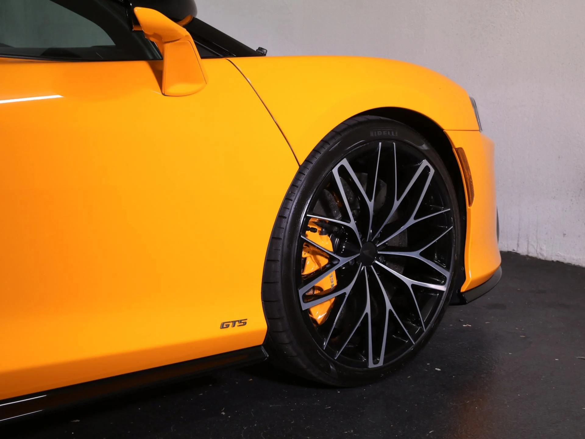 mph016_2787210911_New_2025_Aston_Martin_DBX_707_1752297236_3c9120e187