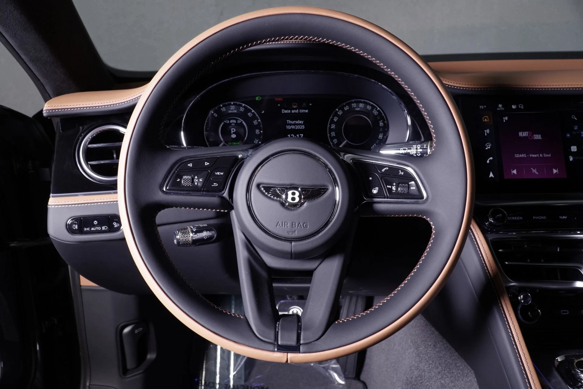 mph016_2796617468_New_2025_Bentley_Flying_Spur_Black_Edition_1760384463_fb938281e3