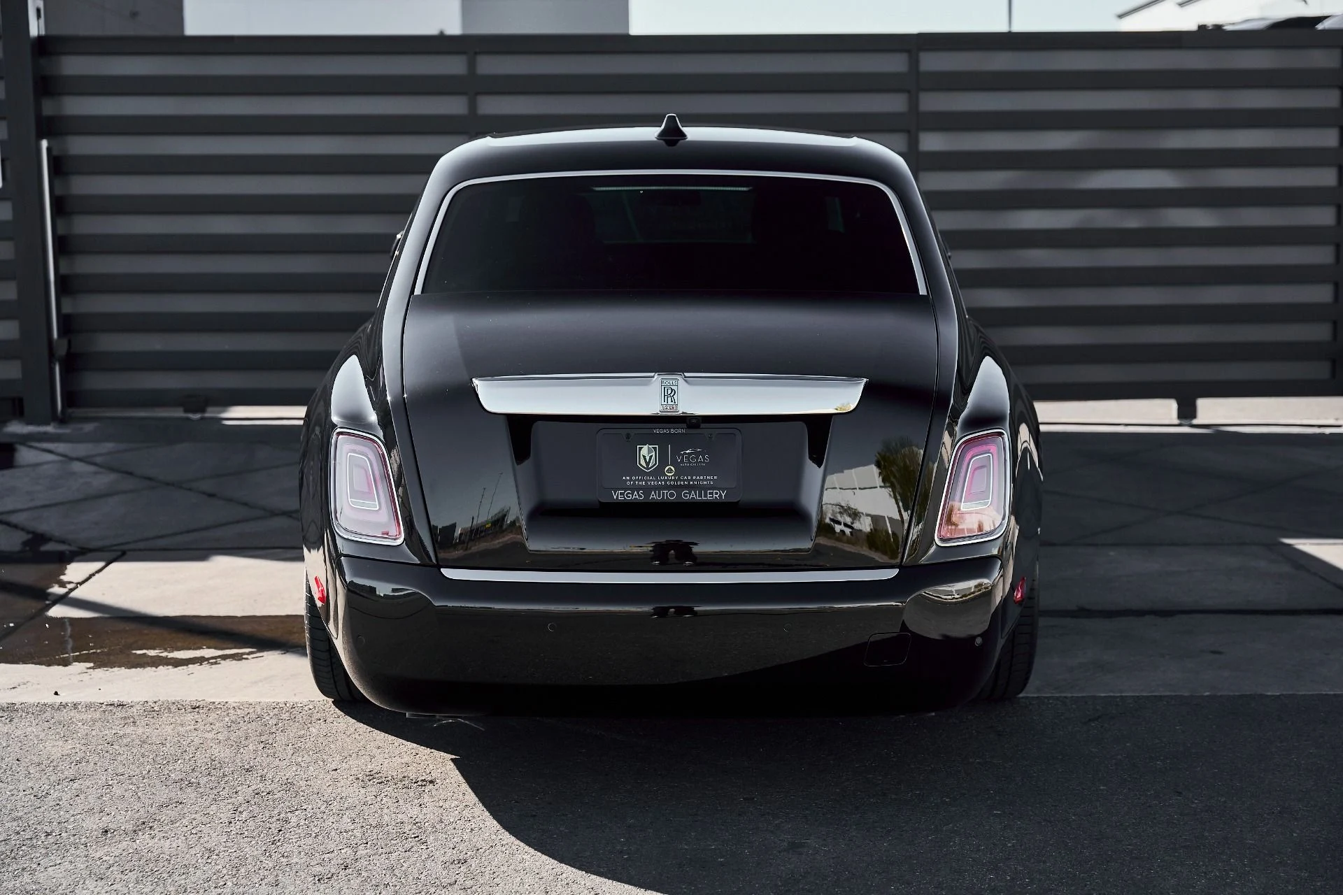 mph016_2797706848_Used_2024_Rolls_Royce_Phantom_Base_1770700052_7d4777b02d