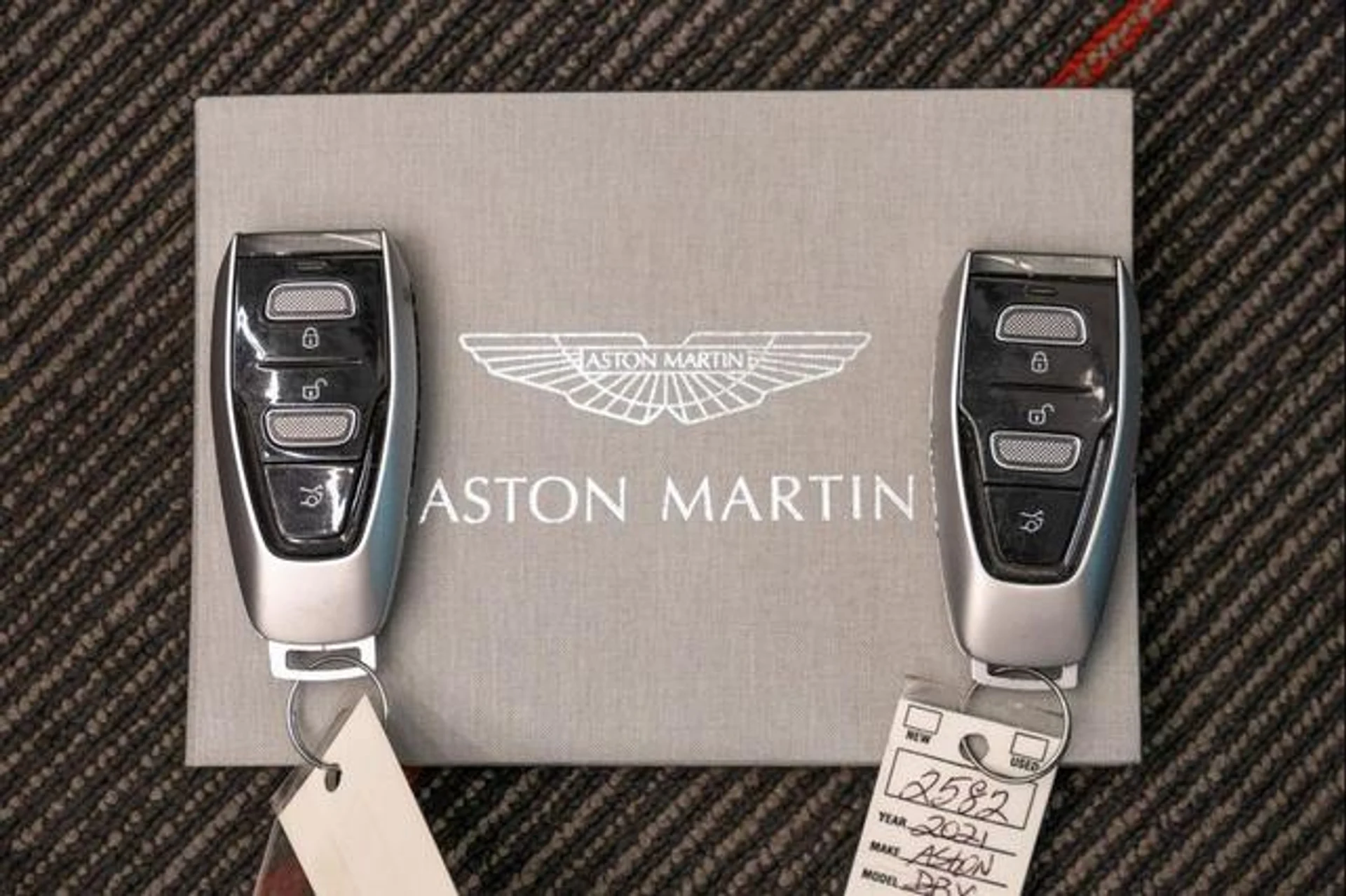 mph016_2806066312_Dfgo_L_Joan_Dq_Mg_Jey4_Wmhyutc9z_M_123fe84fd6