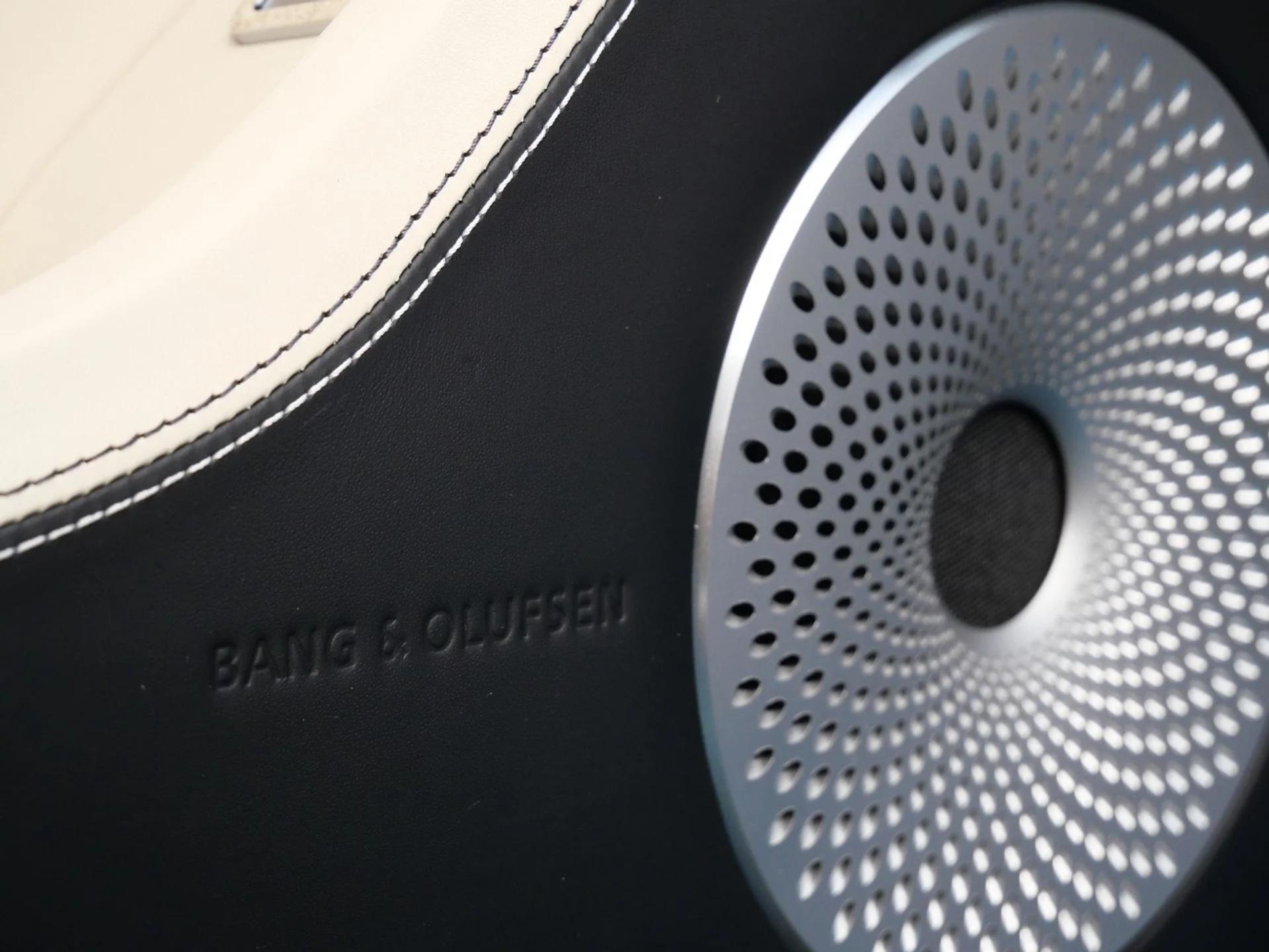 mph016_2813709650_2ee9c4312eb344389c78a4e8b4feba84x_a719d75d7a