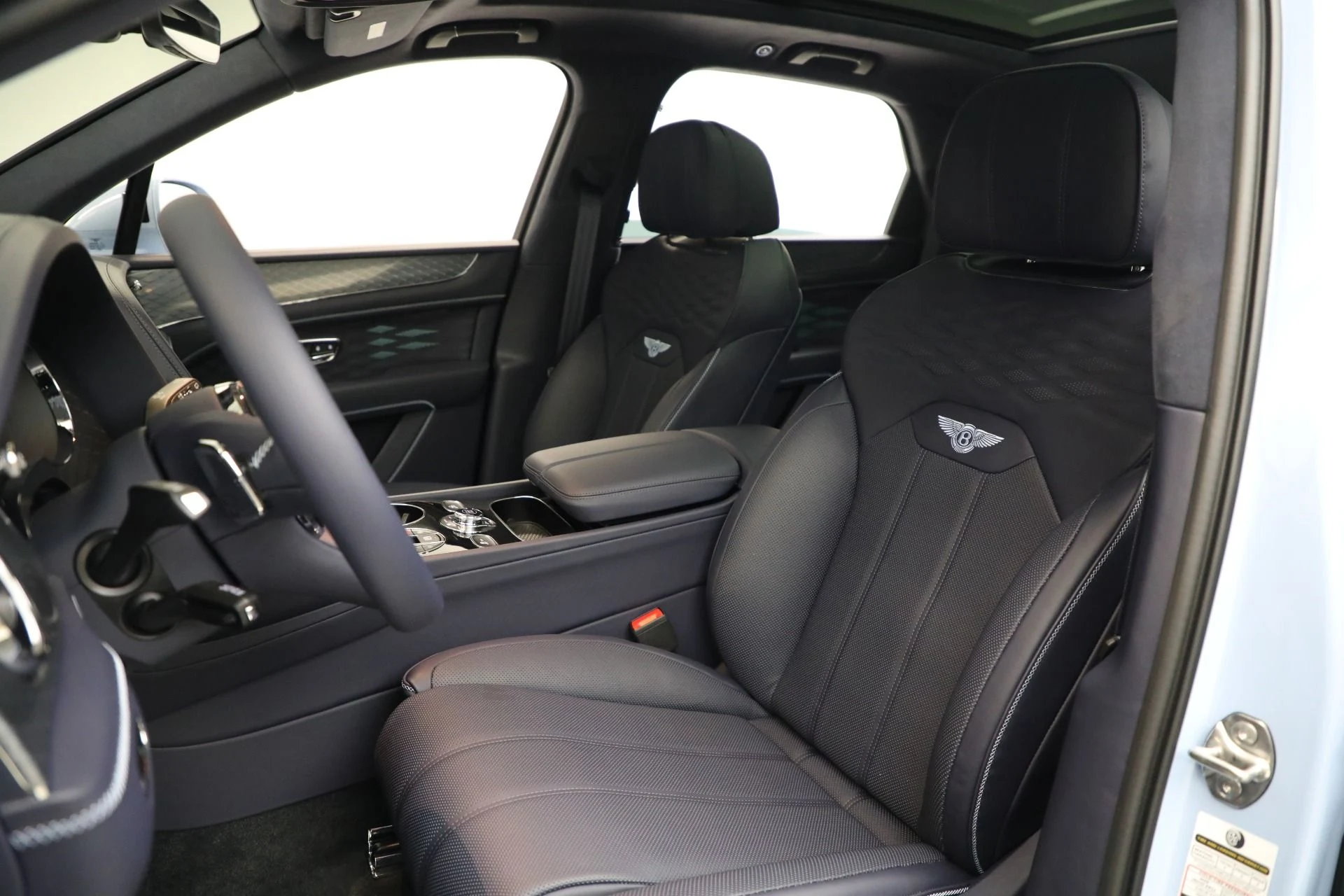 mph016_2815245546_New_2025_Bentley_Bentayga_Azure_V8_d99862324c