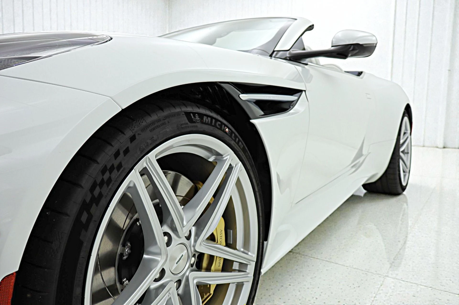 mph016_2817857882_Used_2026_Aston_Martin_DB_12_Volante_70803a26f2