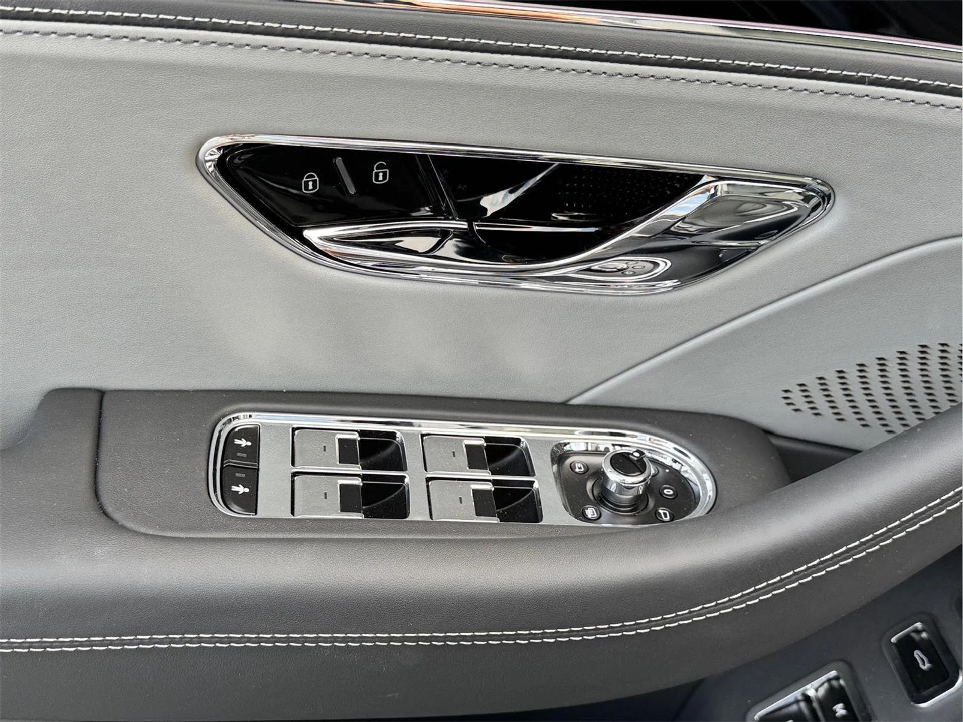 mph016_2822633287_8100ee3c220d96ee89a7dfb91af4dbfb_7793ee9da3