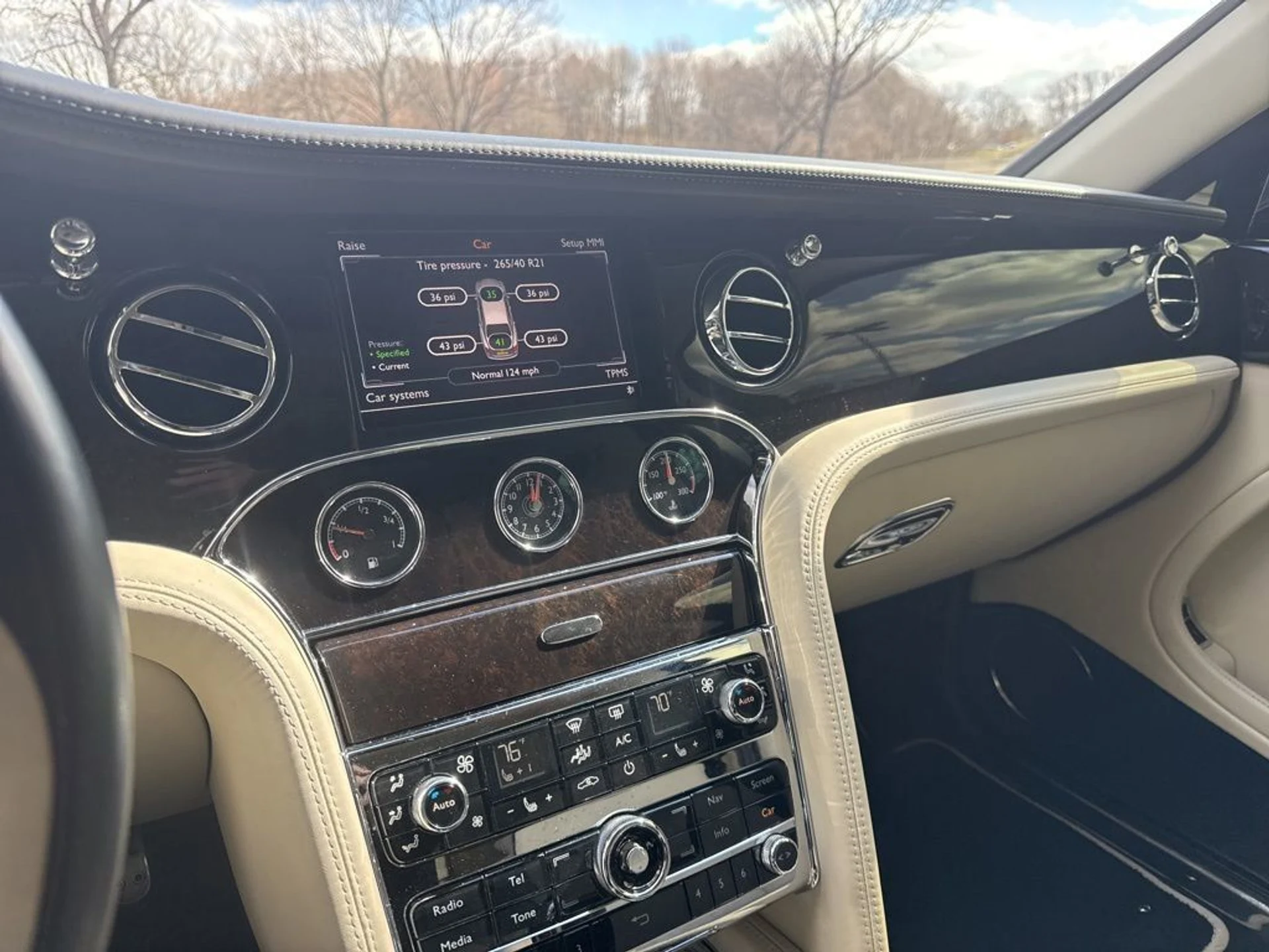 mph016_2823156456_e5a116b5381b48de842a63a197d21943_878244778f