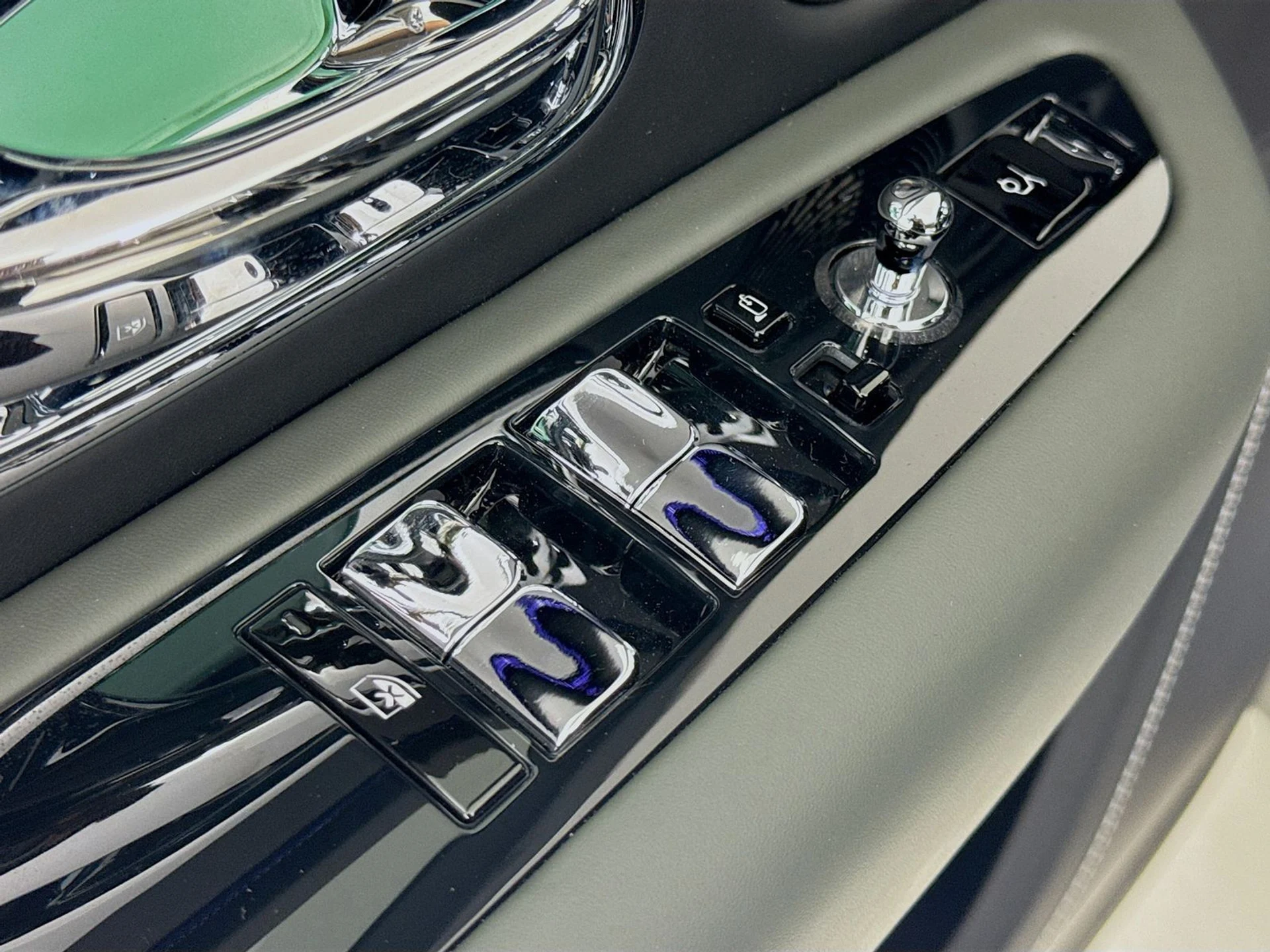 mph016_2826312871_b51a2cd5cf5f9329c7368f0eee545b38x_3c2d2eb684