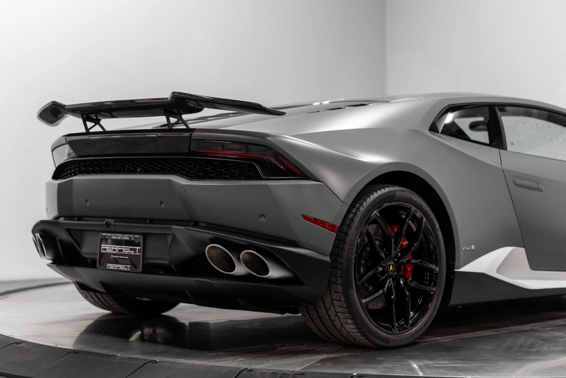 mph016_2840763539_Used_2017_Lamborghini_Huracan_1765410503_2f5a576131
