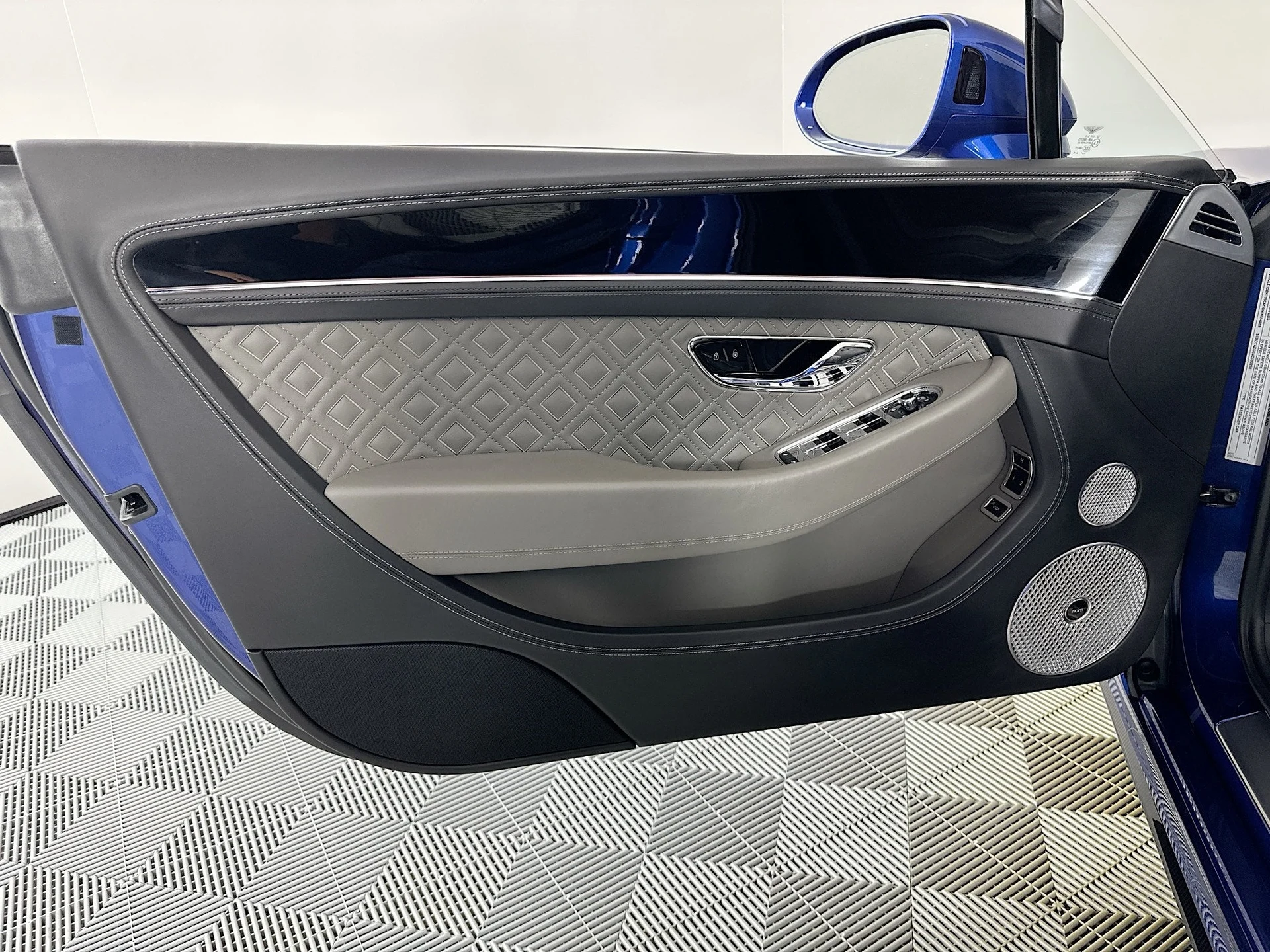 mph016_2843492313_17_1f36f74d8a