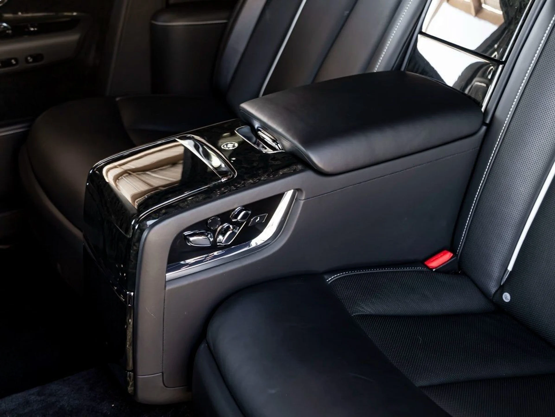 mph016_2846076262_17_1d99b6acb9