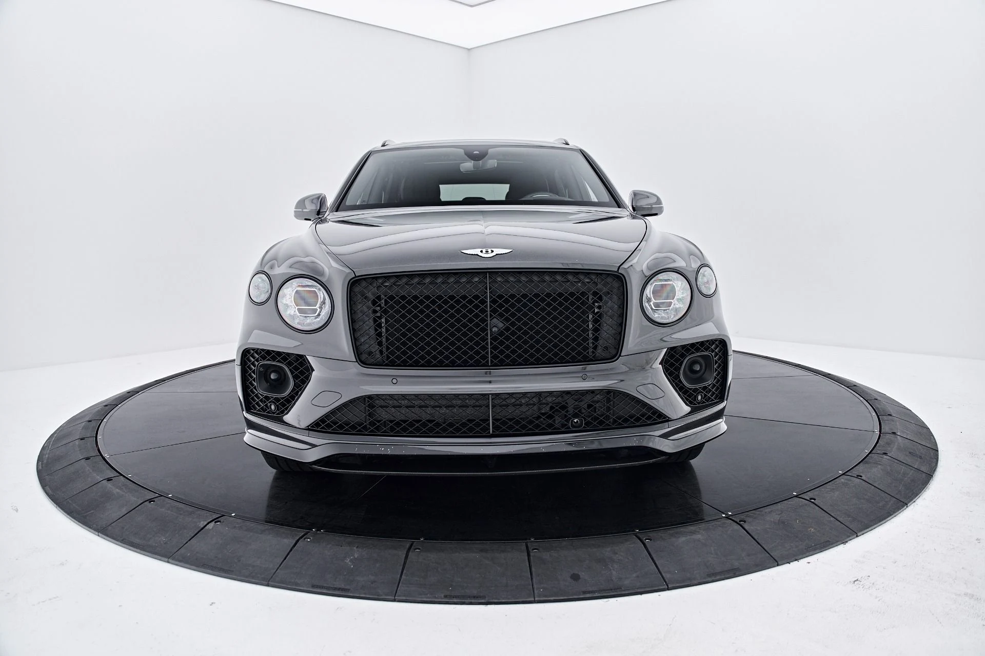 mph016_2852984750_Used_2022_Bentley_Bentayga_V8_1791935704_e5baf1de3a