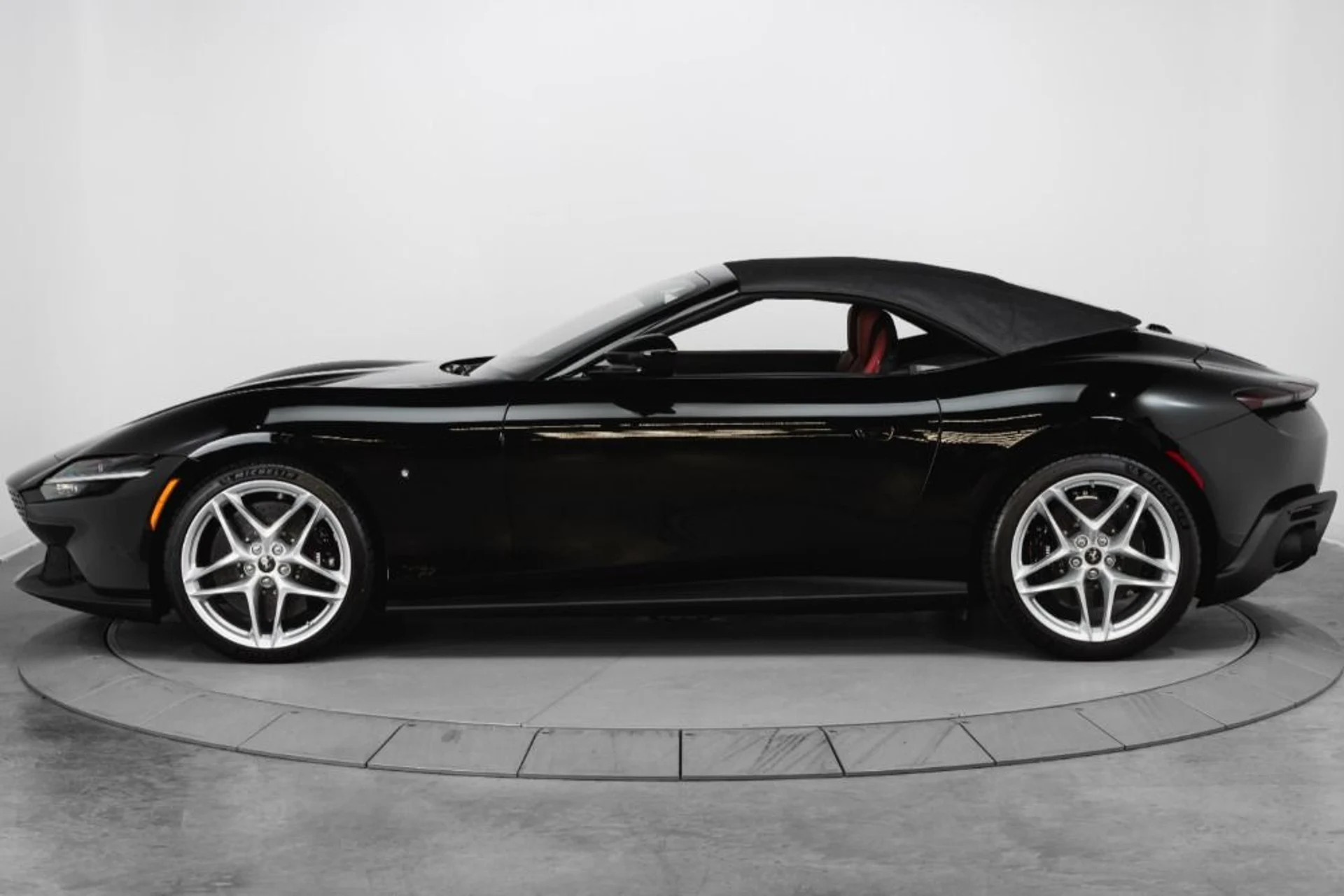 mph016_2856891709_Used_2024_Ferrari_Roma_Spider_89bcaf3cdb