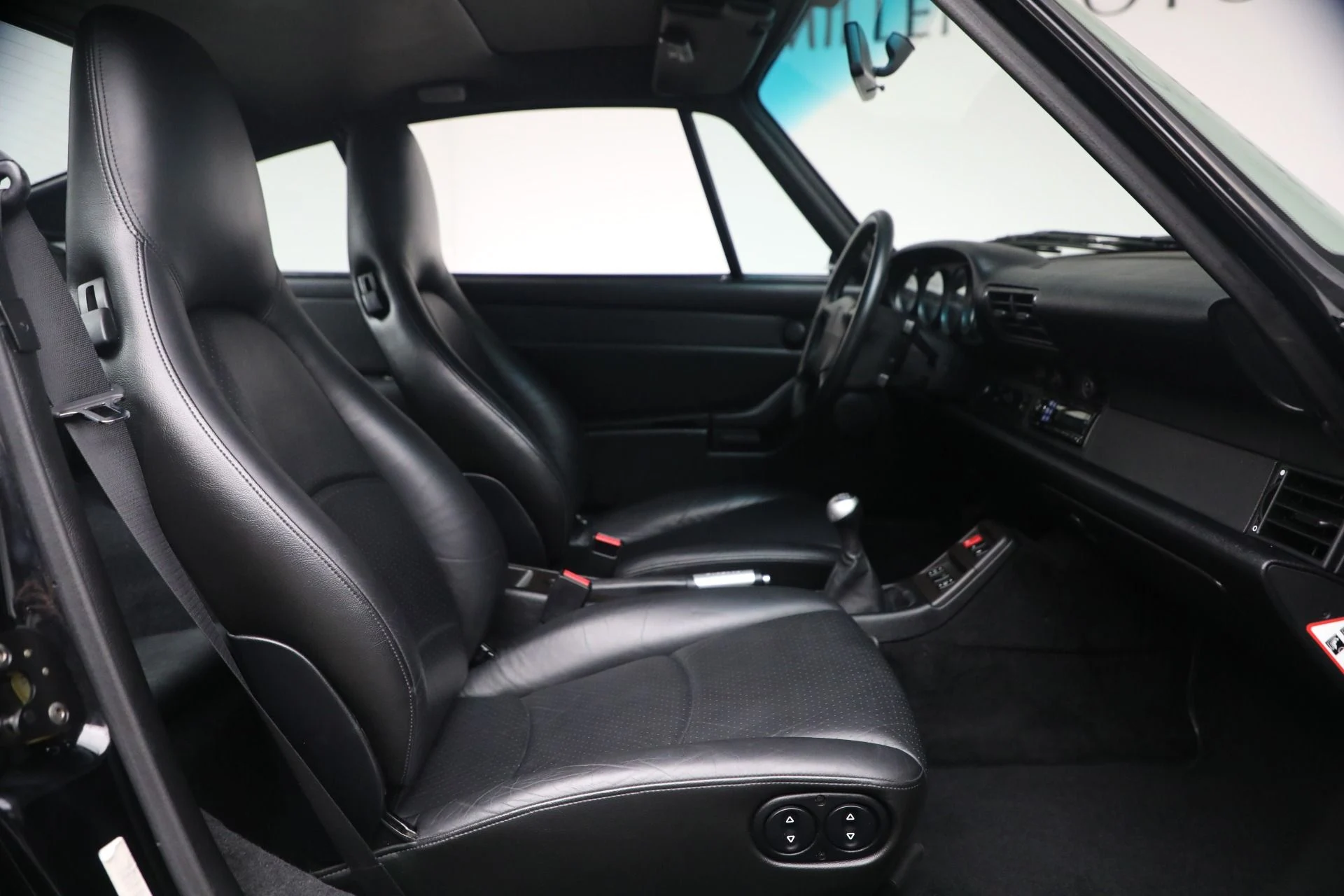 mph016_2857500134_Used_1997_Porsche_911_Carrera_1764856423_0577cef4cc