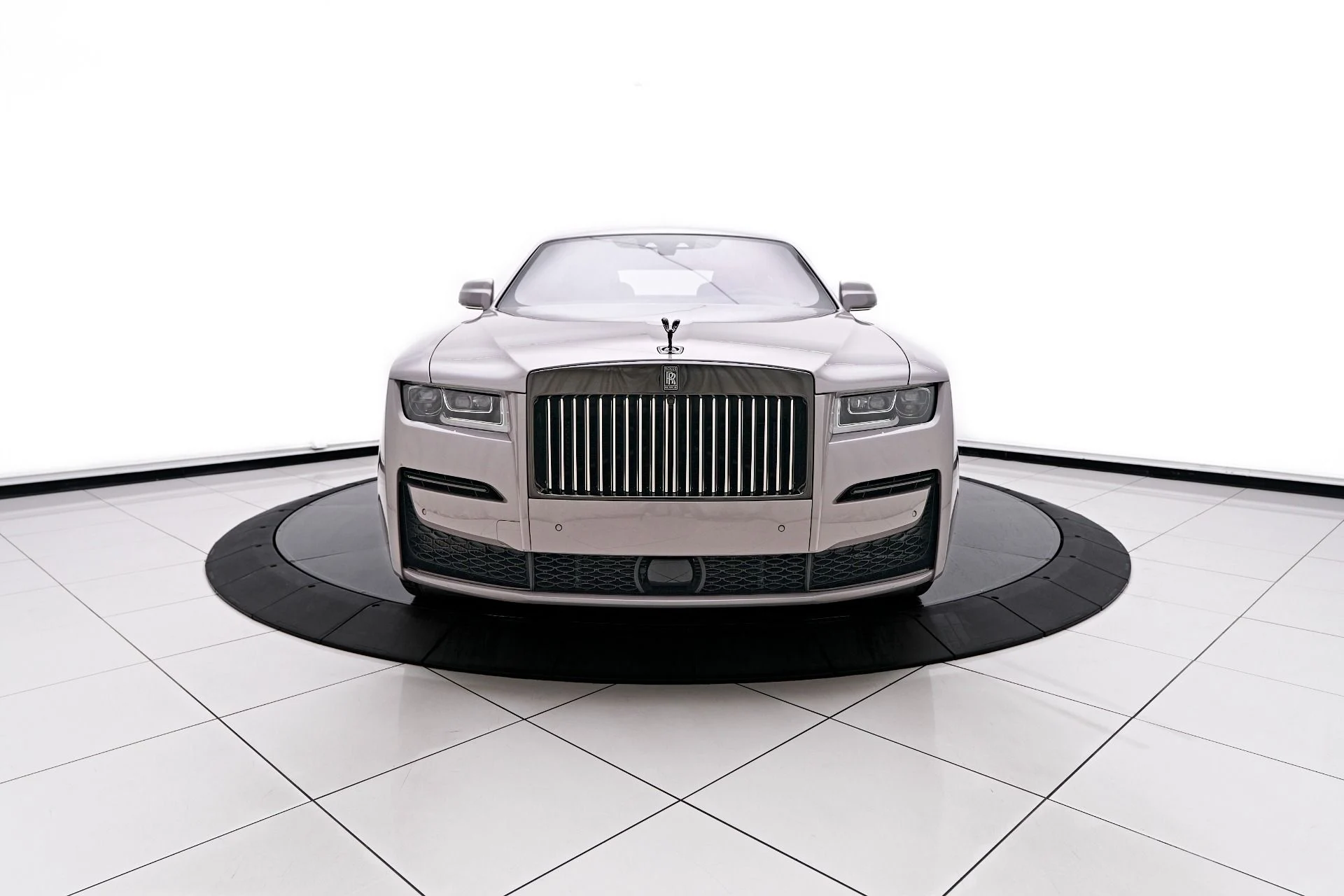 mph016_2858071992_Used_2024_Rolls_Royce_Ghost_Base_1750545532_2a089109eb