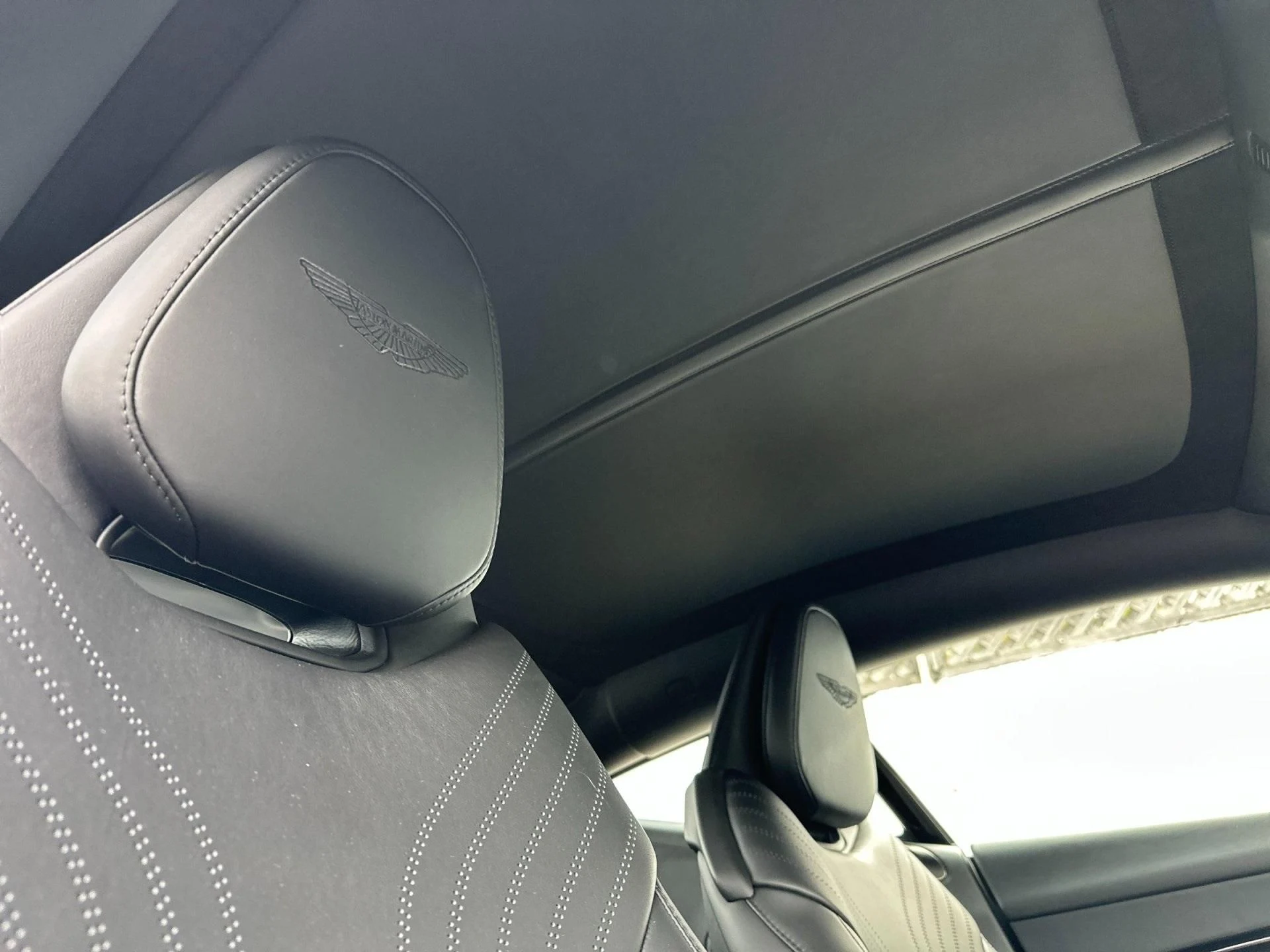 mph016_2861688803_Used_2021_Aston_Martin_DB_11_Base_1747424745_596b6718a0