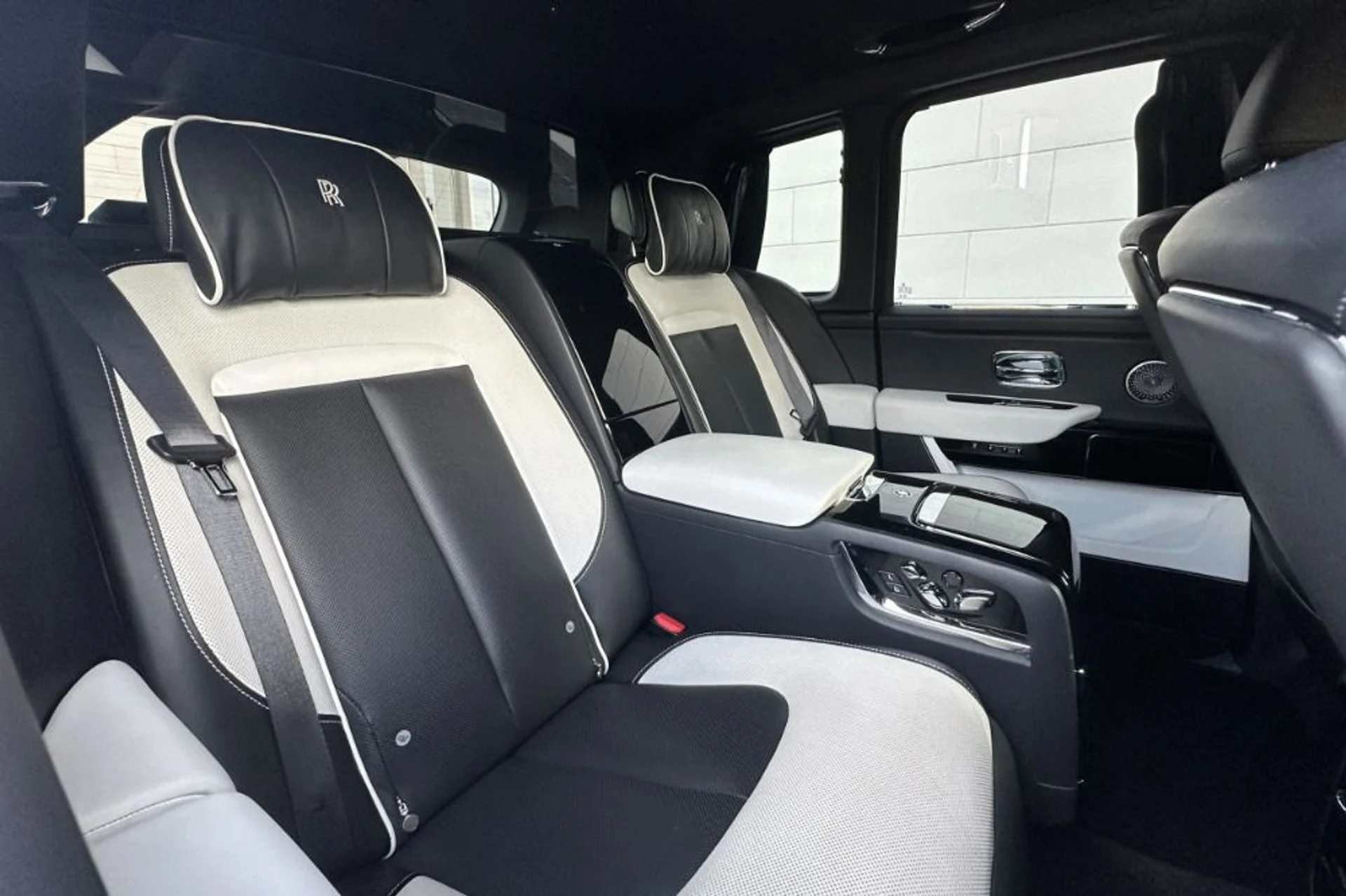 mph016_2863754342_Used_2021_Rolls_Royce_Cullinan_1768907327_87d3171def