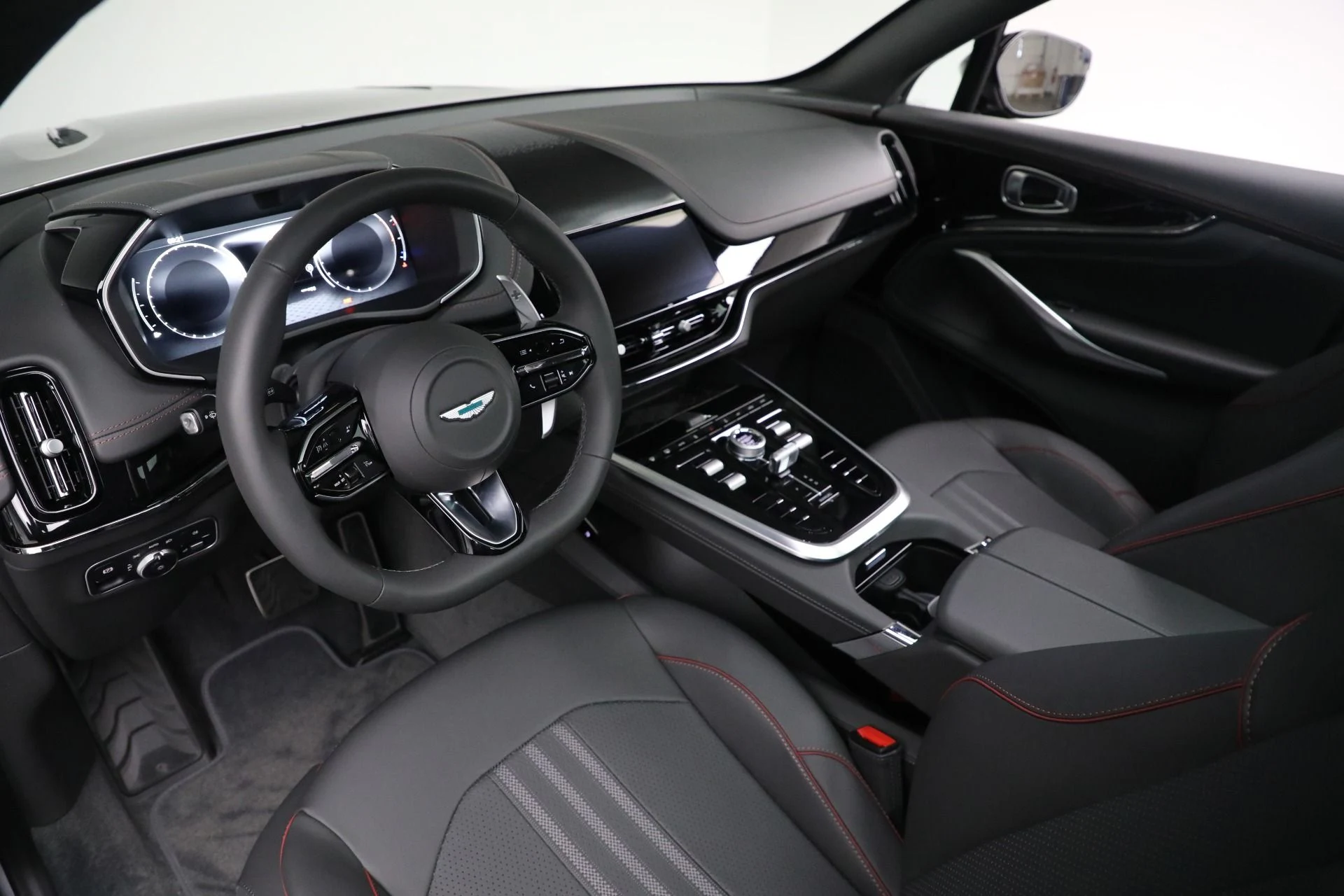 mph016_2864232533_New_2025_Aston_Martin_DBX_707_8d5d8254a6
