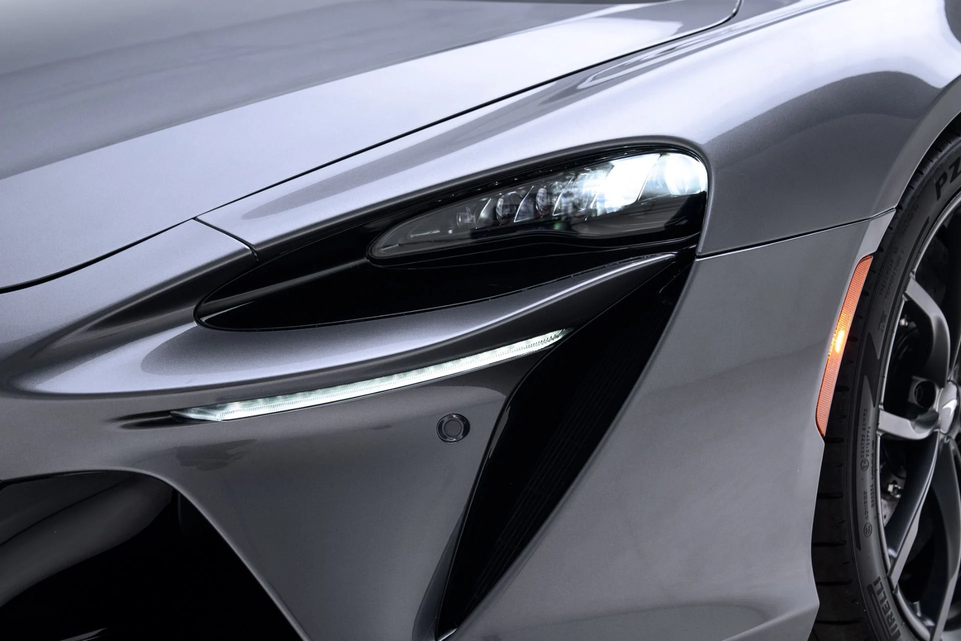 mph016_2864609678_Used_2023_Mc_Laren_Artura_1774894361_dc01b86ce2