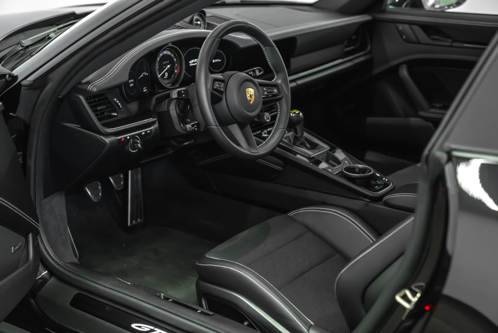 mph016_2871090076_porsche_911_2024_jpg_v_1781715934_766d708742