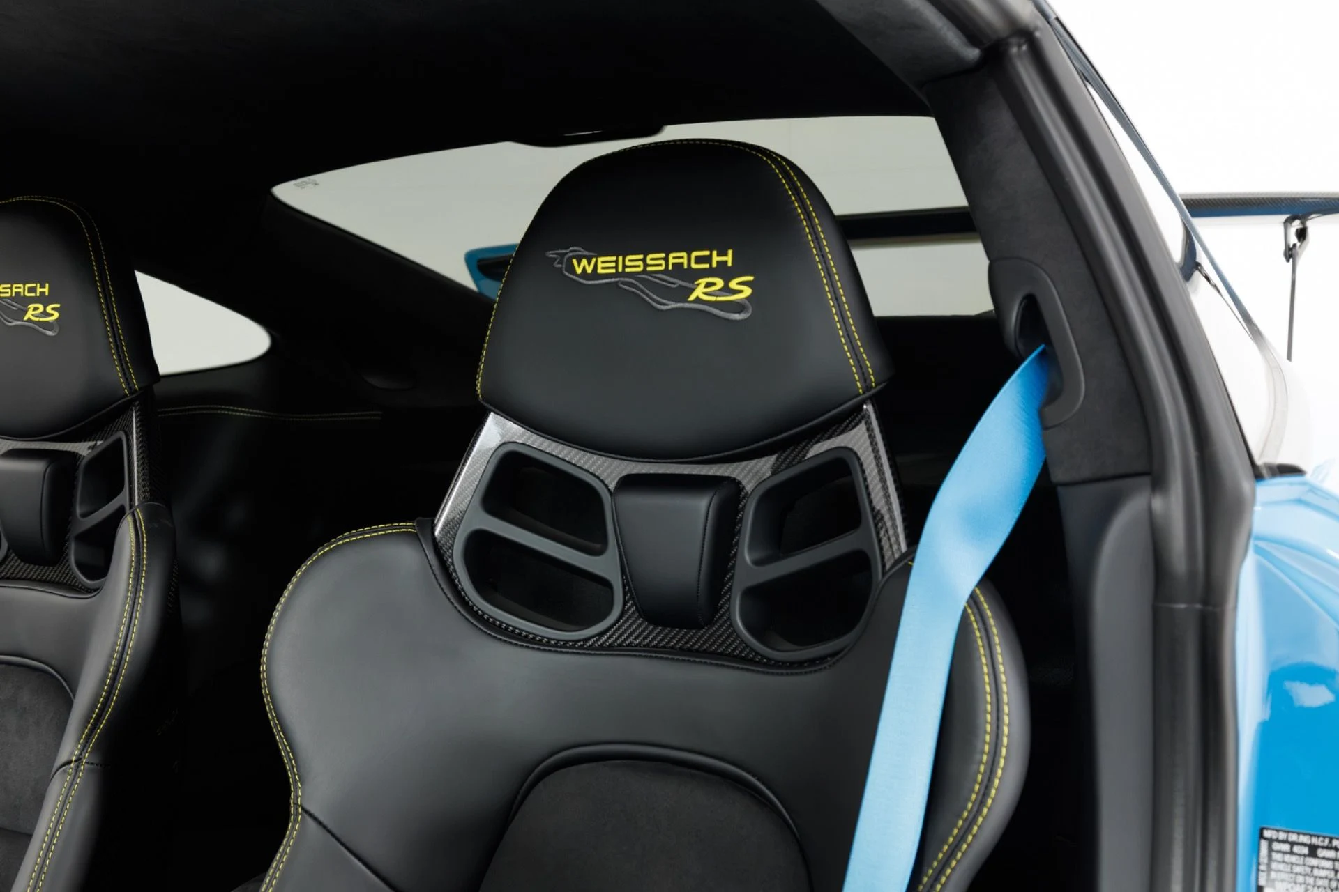 mph016_2873647334_Used_2018_Porsche_911_GT_2_RS_1783631648_f3019a17eb