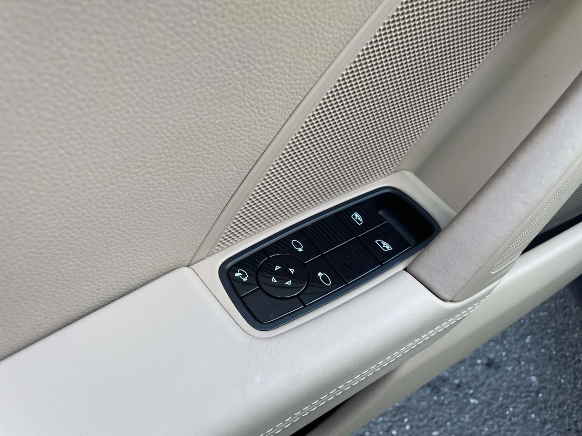 mph016_2878016409_ead466923de67261c123b0d4b88e7960_0a29ba04aa